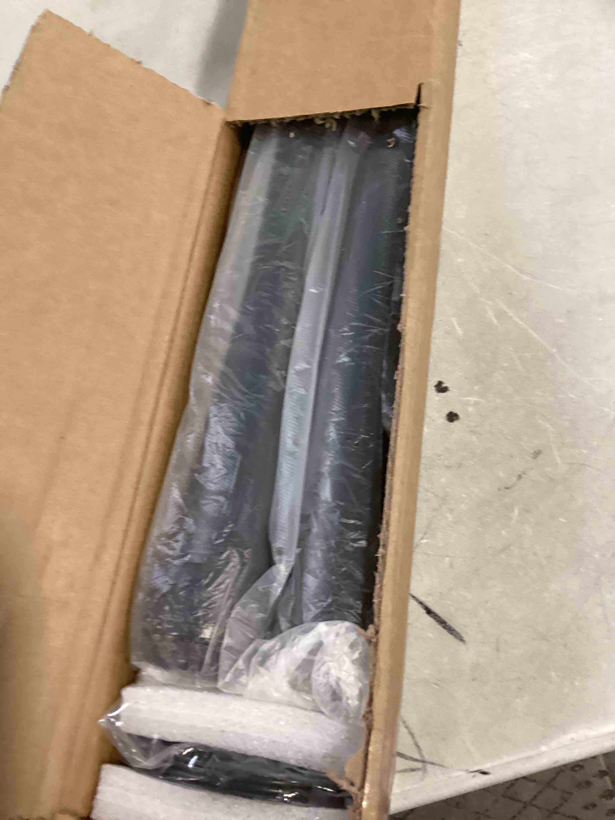 https://s3.amazonaws.com/lotting-images-prod/bidfta/GRY0100955_1725025360621.jpeg