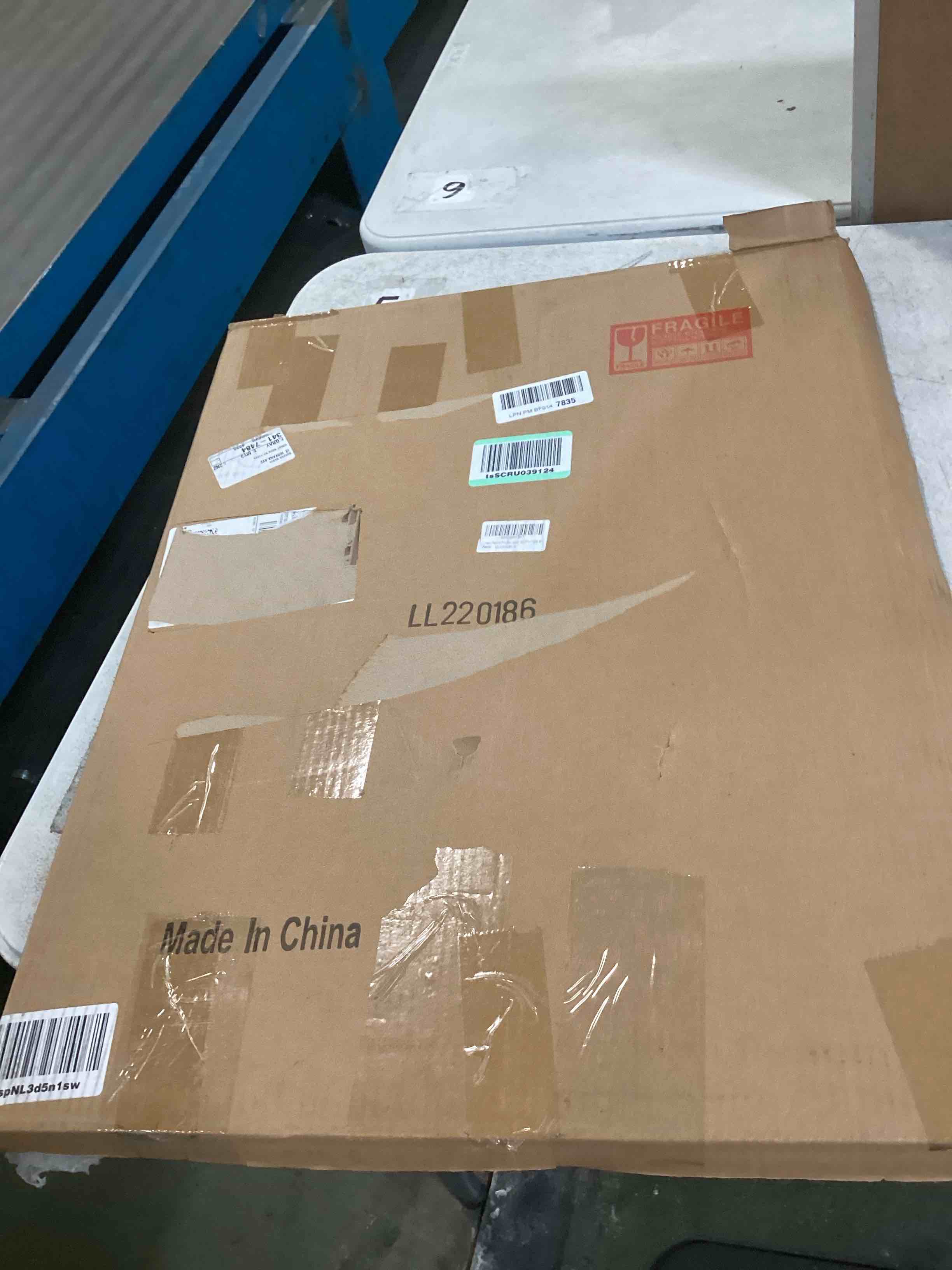 https://s3.amazonaws.com/lotting-images-prod/bidfta/GRY0101353_1724948749086.jpeg