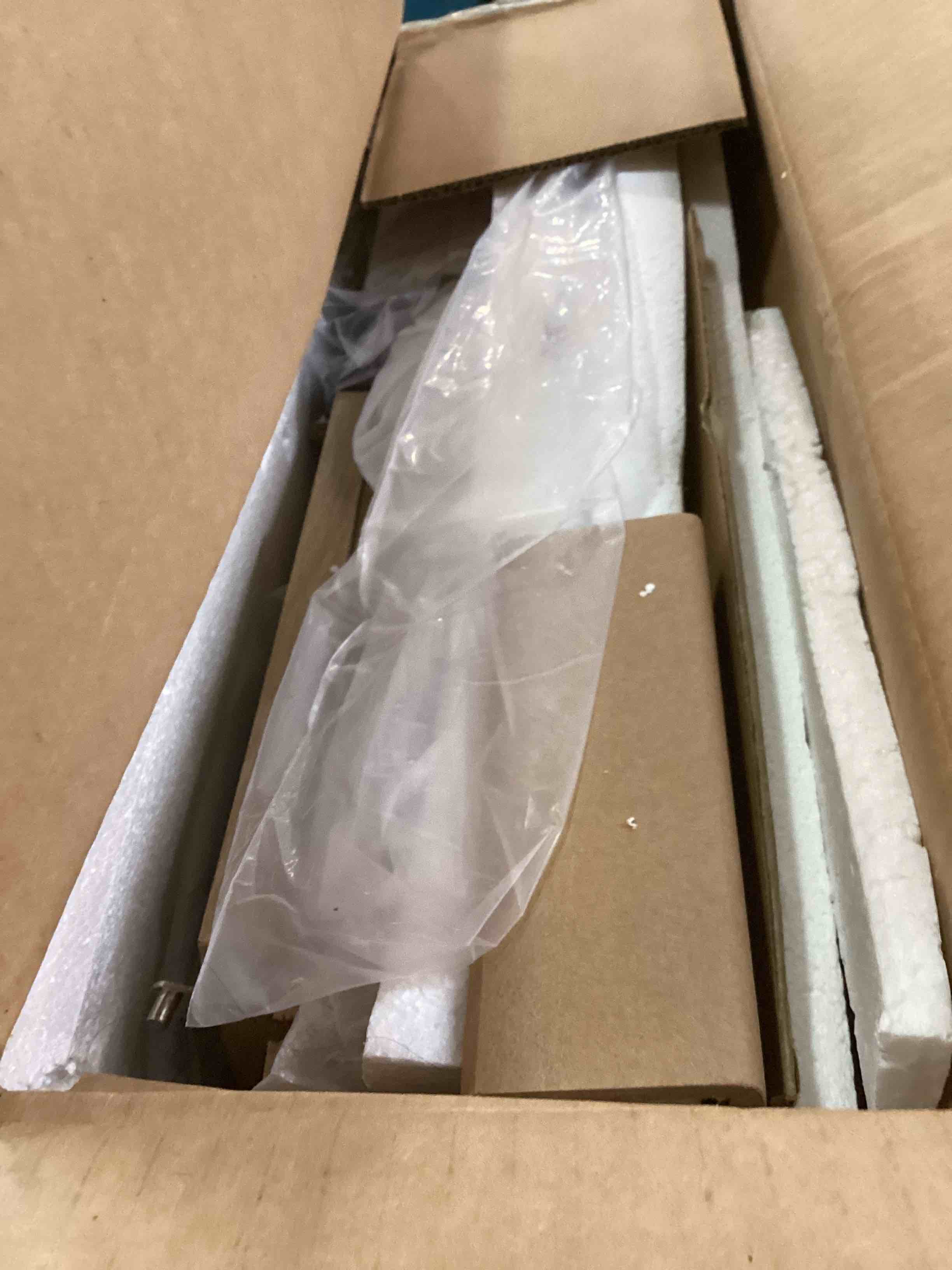 https://s3.amazonaws.com/lotting-images-prod/bidfta/GRY0101742_1724765747743.jpeg