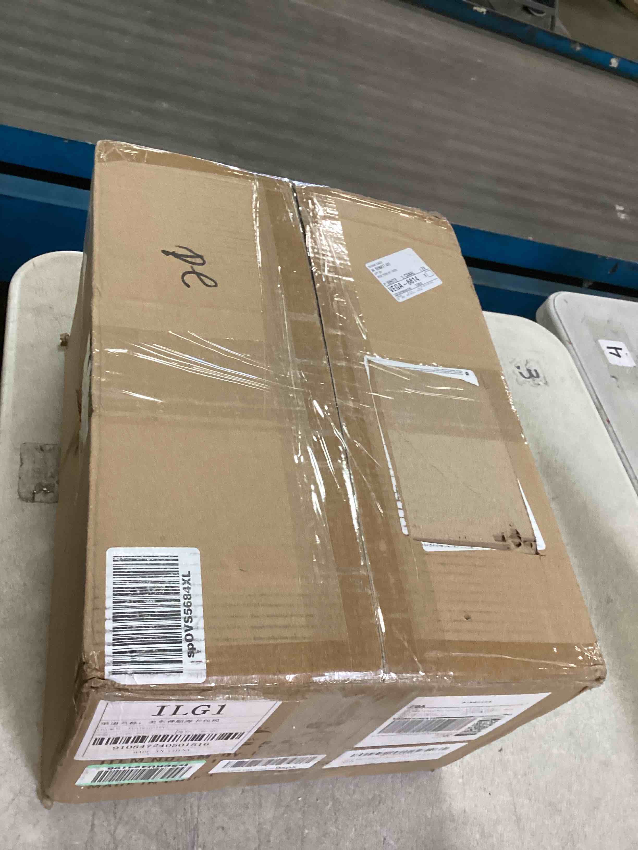 https://s3.amazonaws.com/lotting-images-prod/bidfta/GRY0101882_1724782899056.jpeg