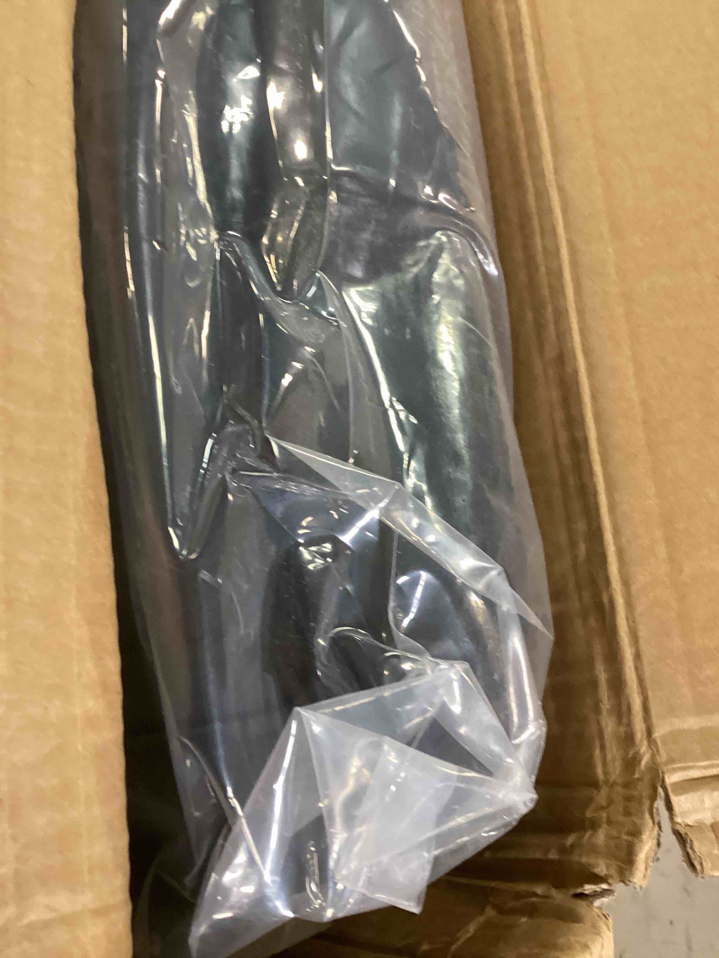 https://s3.amazonaws.com/lotting-images-prod/bidfta/GRY0101892_1724783705366.jpeg