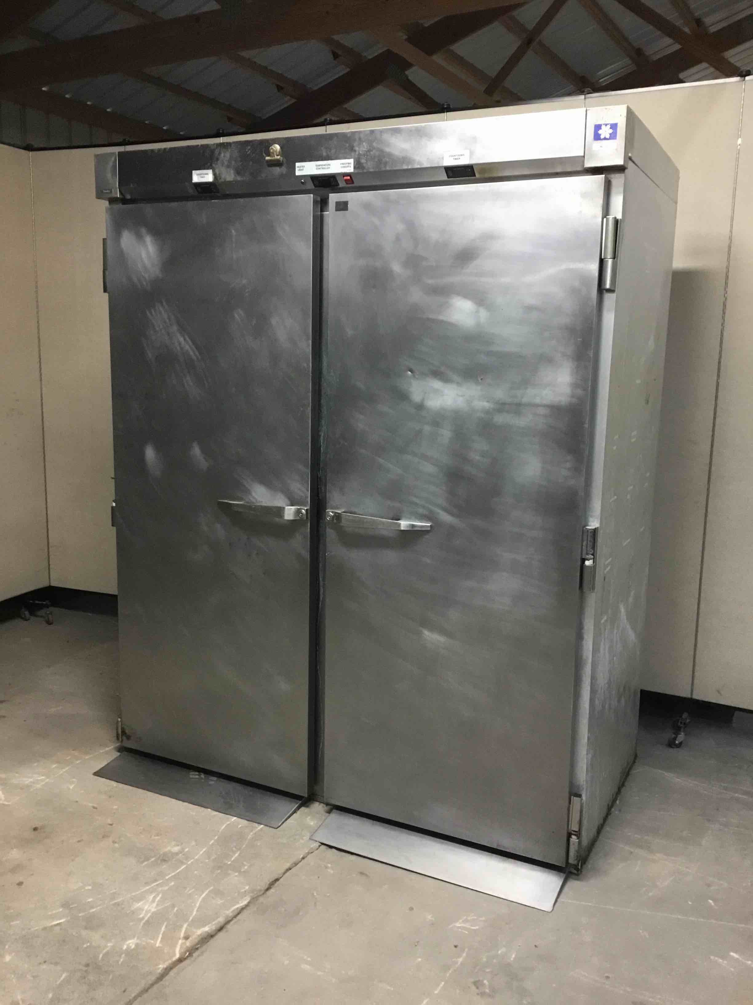 https://s3.amazonaws.com/lotting-images-prod/bidfta/GRY0688731_1607449919888.jpeg