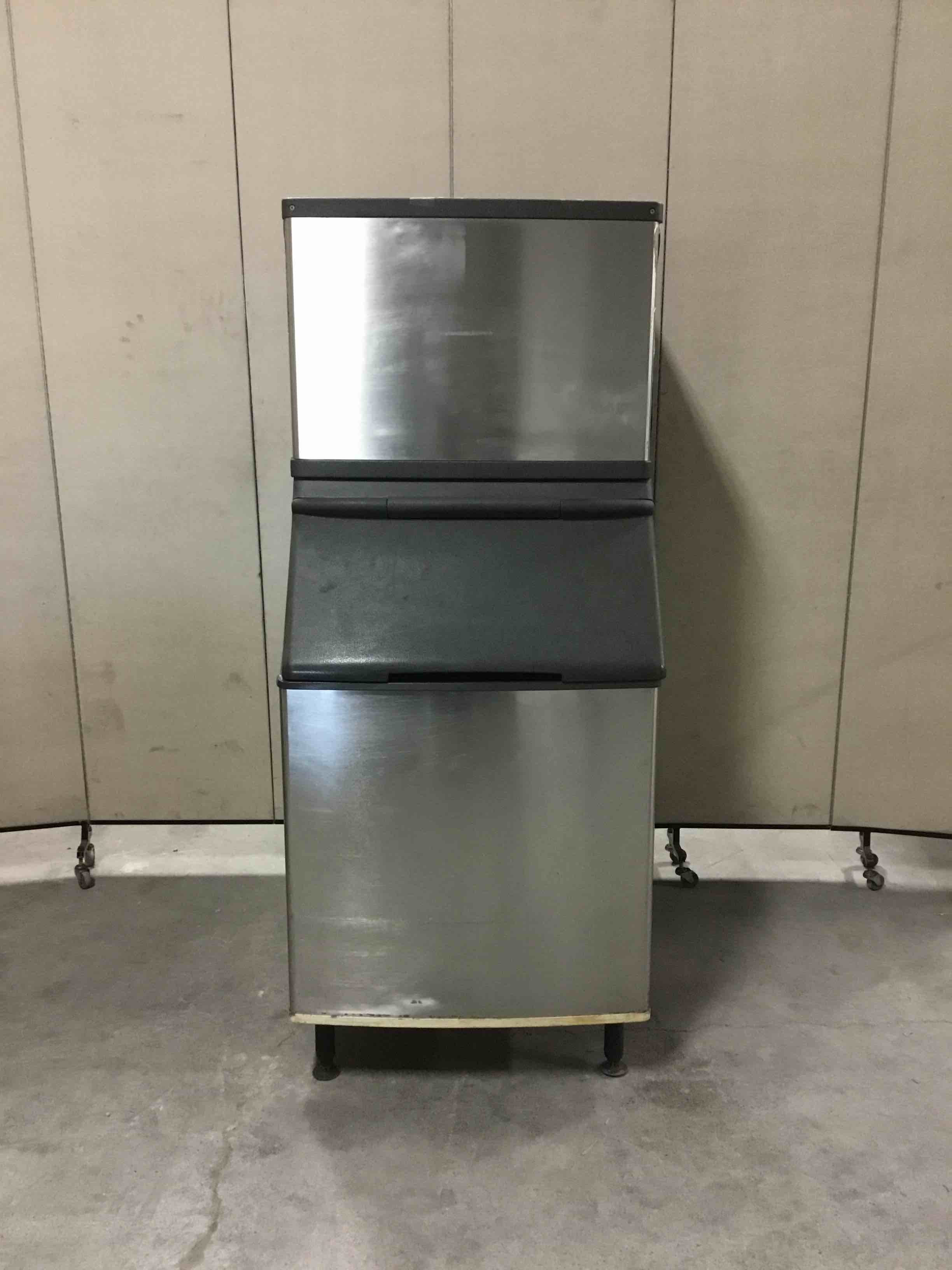MANITOWOC 30 INCH WATER COOLED 450 LB HALF DICE ICE MACHINE WITH ICE BIN