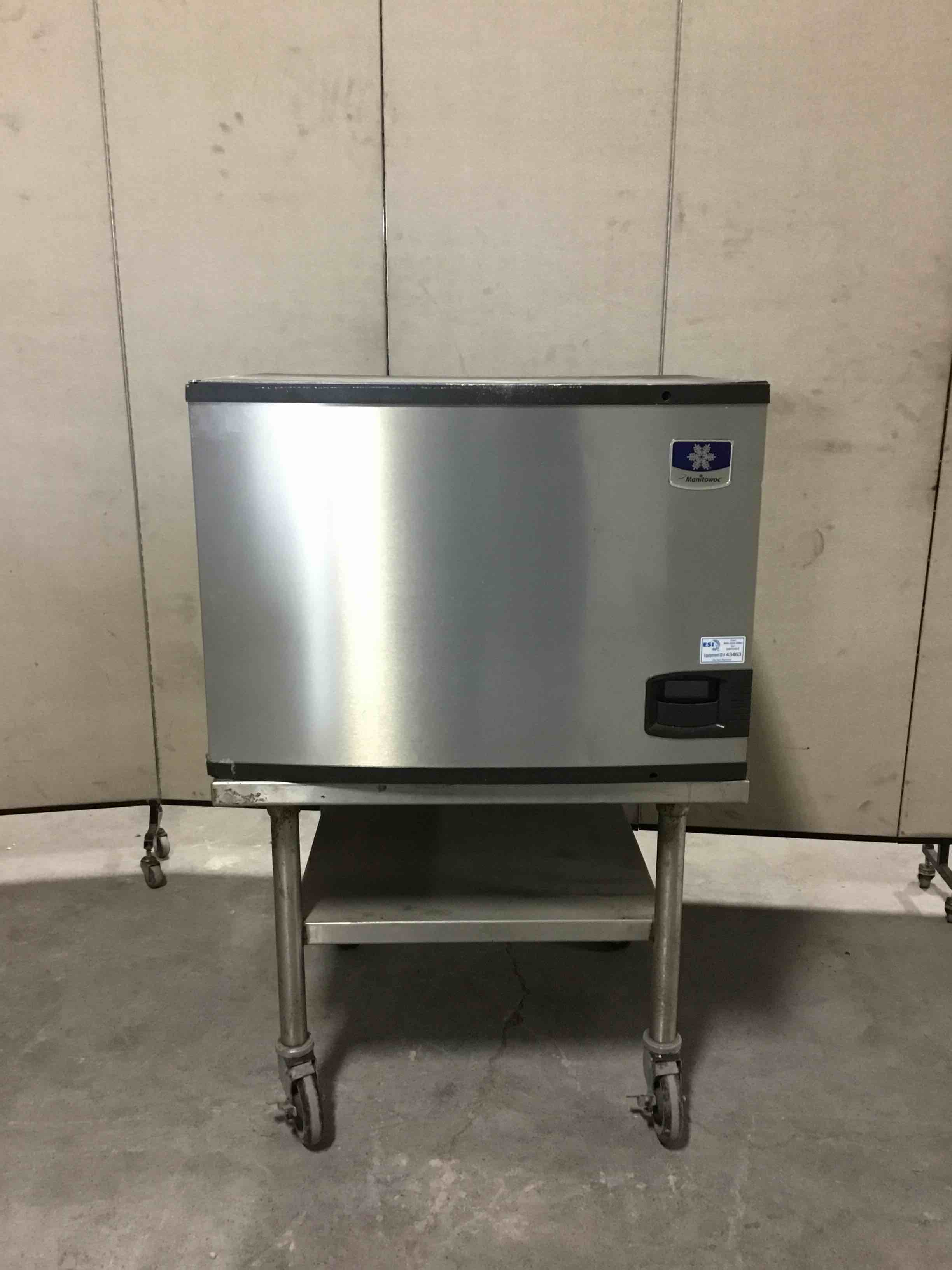 2015 MANITOWOC 30 INCH AIR COOLED 450 LB HALF DICE ICE MACHINE