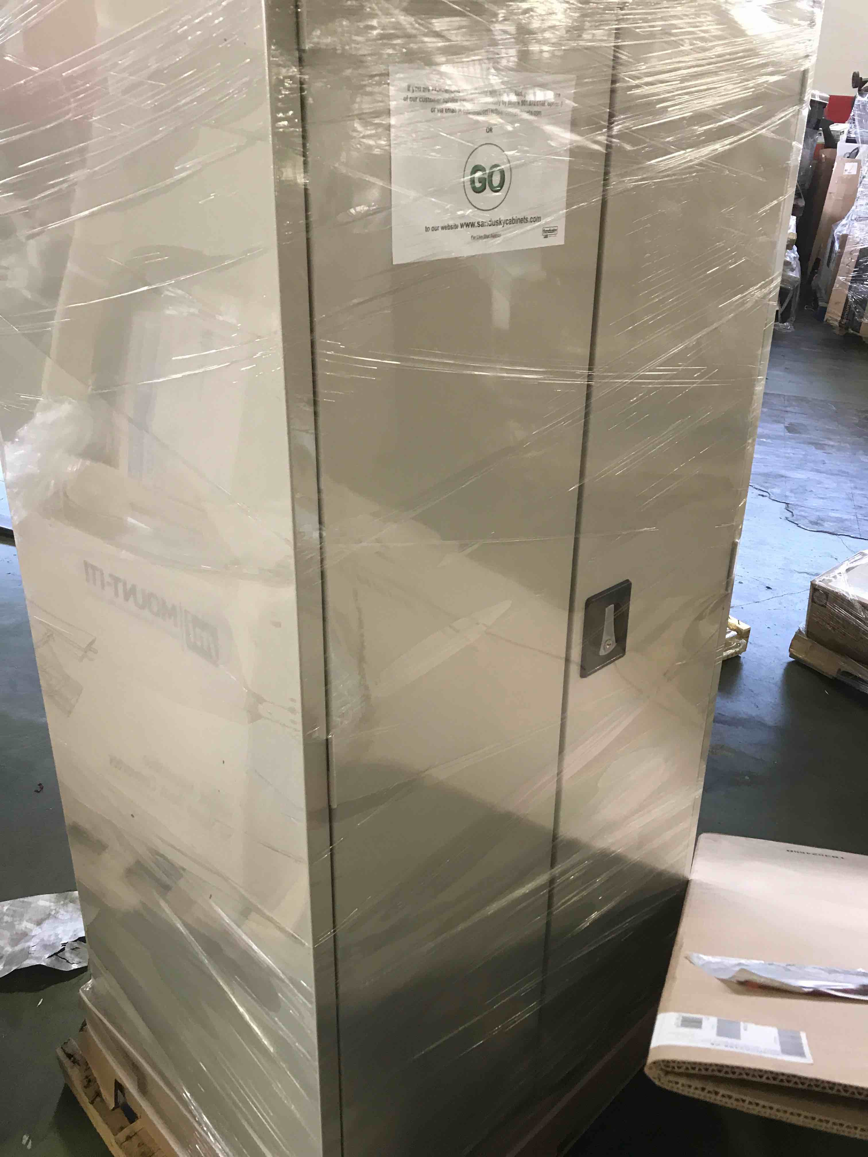 https://s3.amazonaws.com/lotting-images-prod/bidfta/GRY0857305_1604069529815.jpeg