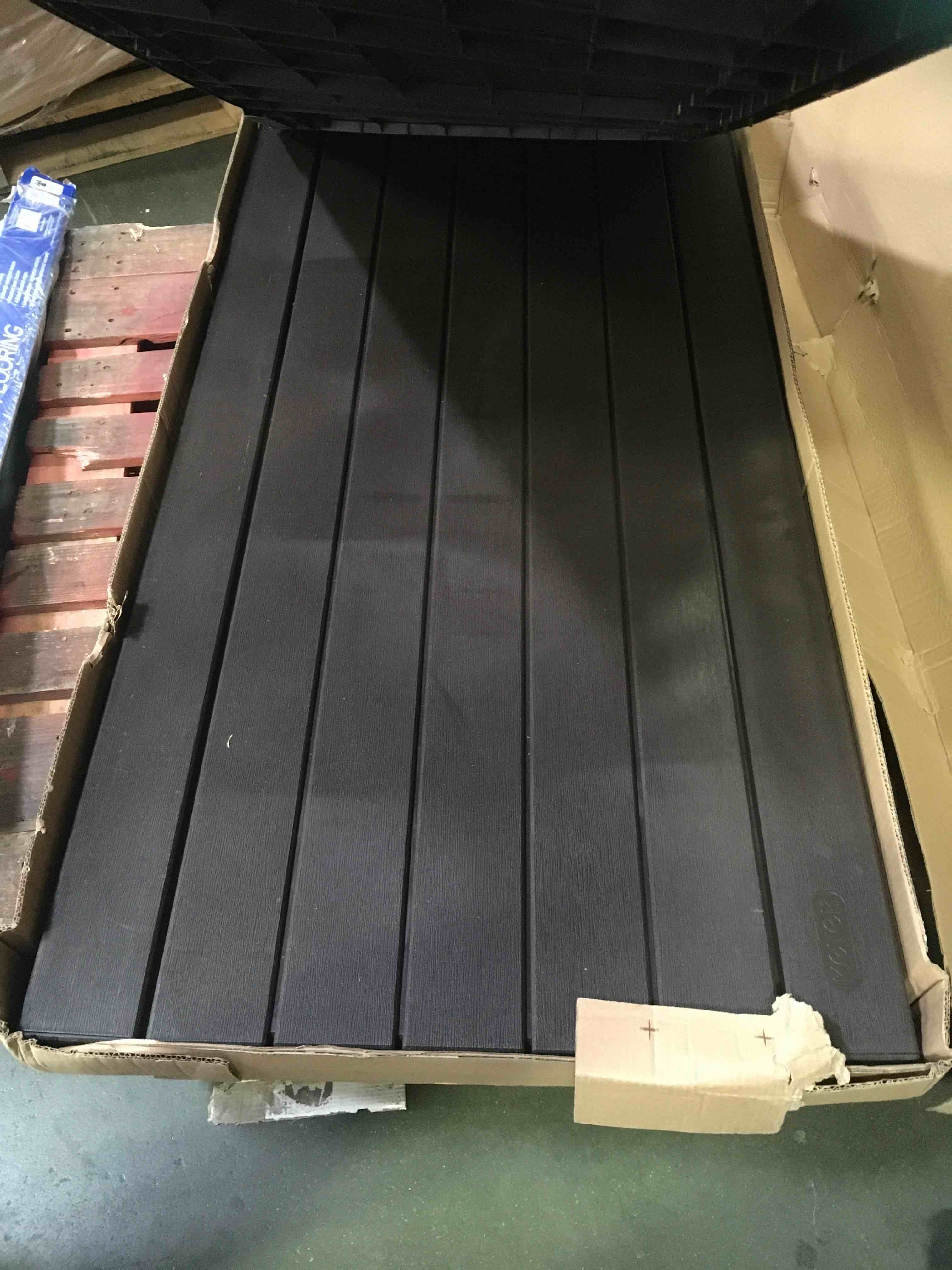https://s3.amazonaws.com/lotting-images-prod/bidfta/GRY1427923_1637603178500.jpeg