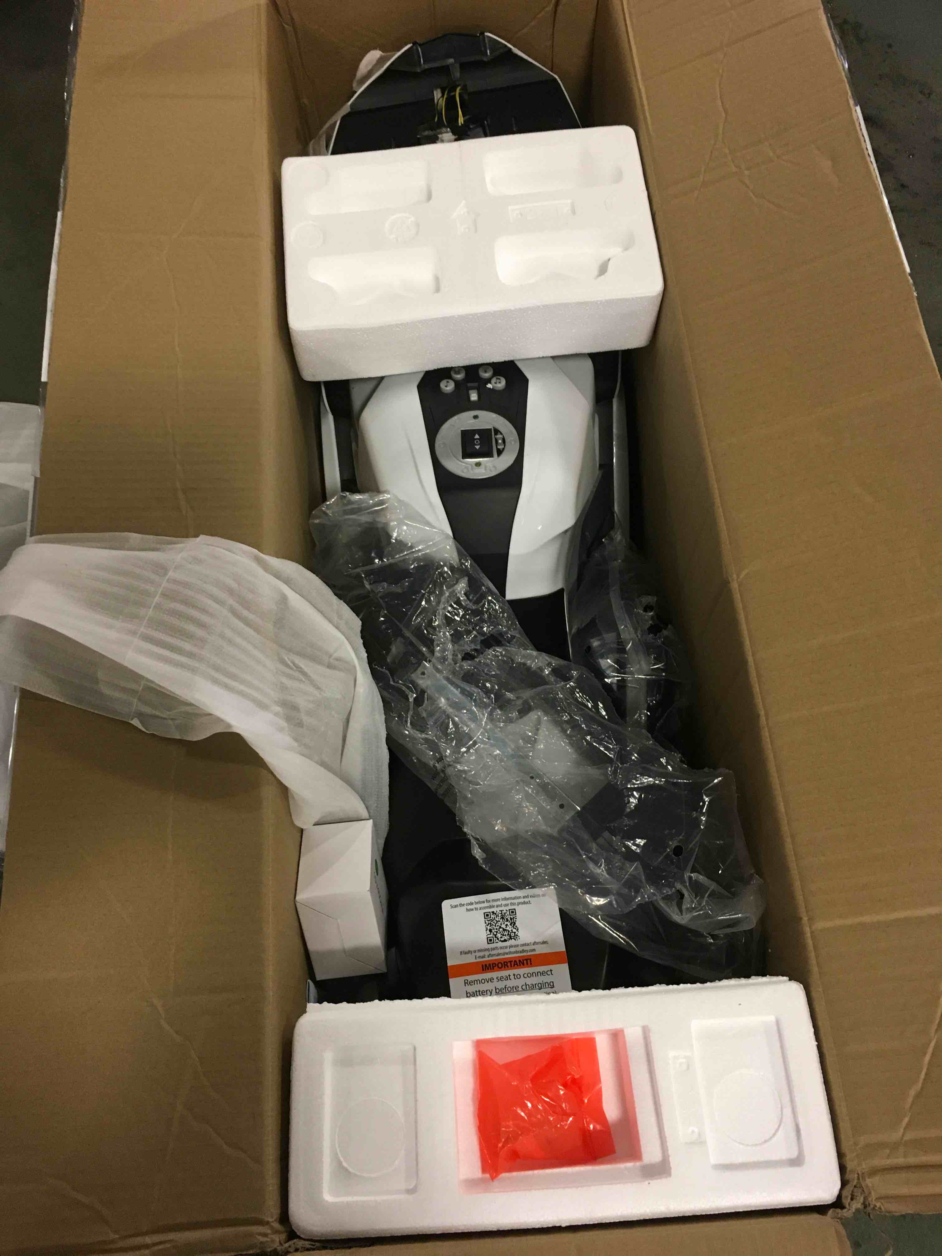 https://s3.amazonaws.com/lotting-images-prod/bidfta/GRY1428007_1637699415646.jpeg