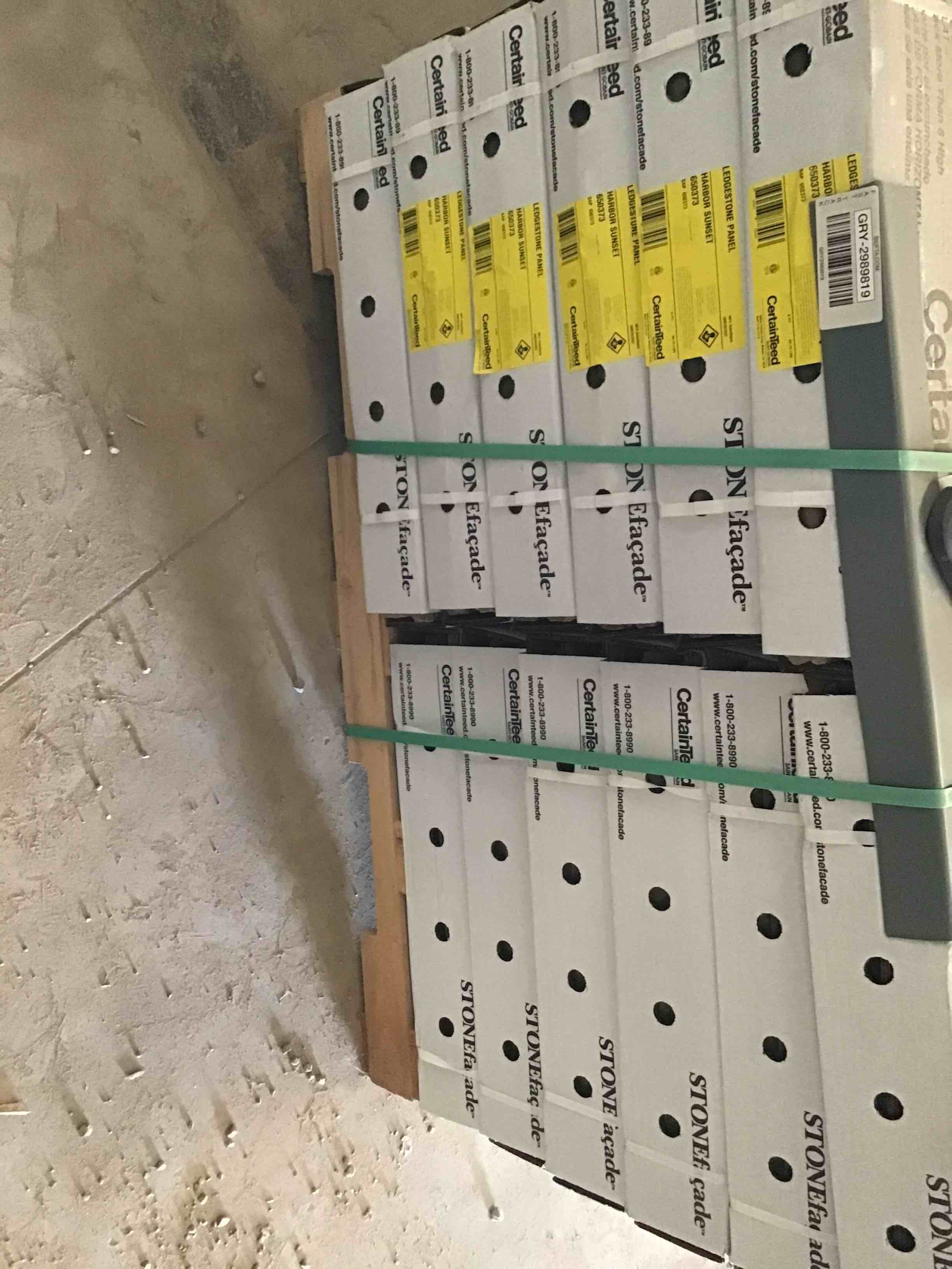 https://s3.amazonaws.com/lotting-images-prod/bidfta/GRY2989820_1691524393261.jpeg