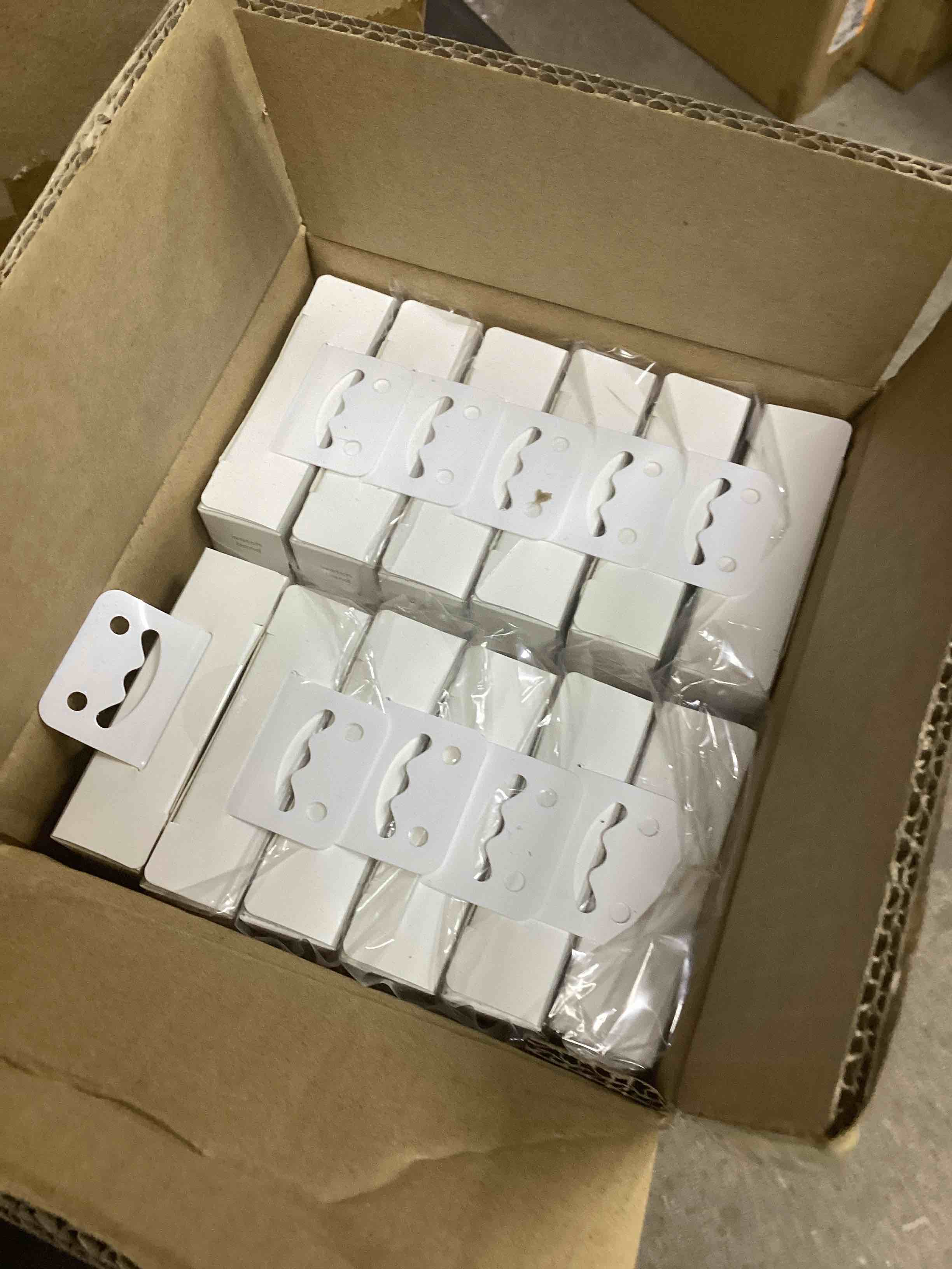 https://s3.amazonaws.com/lotting-images-prod/bidfta/HeydayWatchBand_1688074709862.jpeg