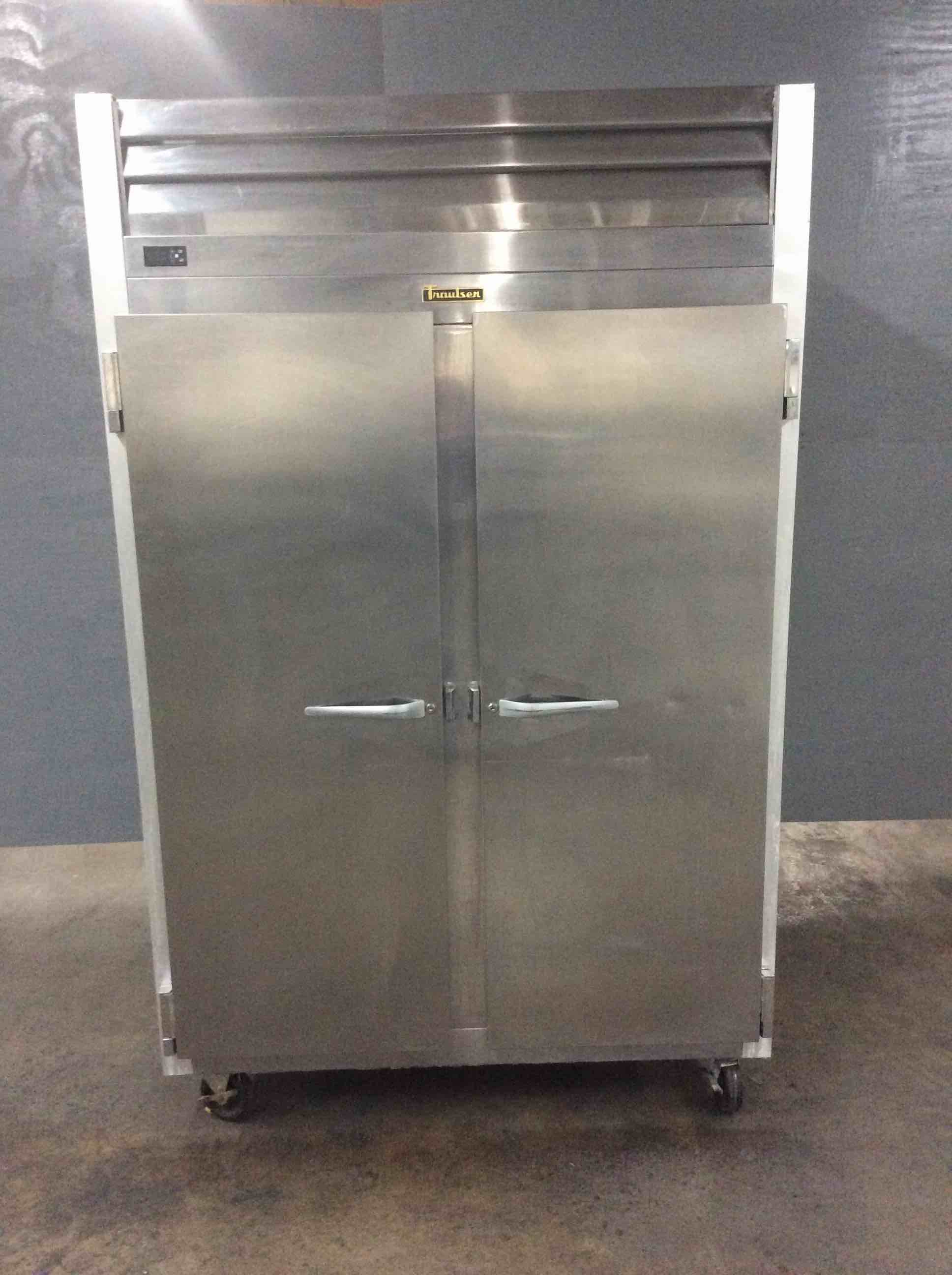 2018 TRAULSEN STAINLESS STEEL 2 DOOR REACH IN REFRIGERATOR ON CASTERS 