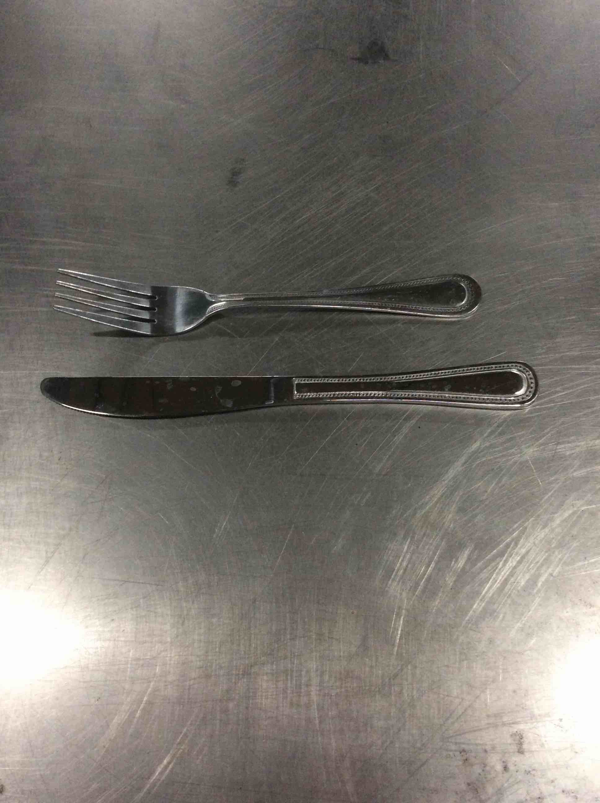 VARIOUS AMOUNT OF KNIVES AND FORKS 