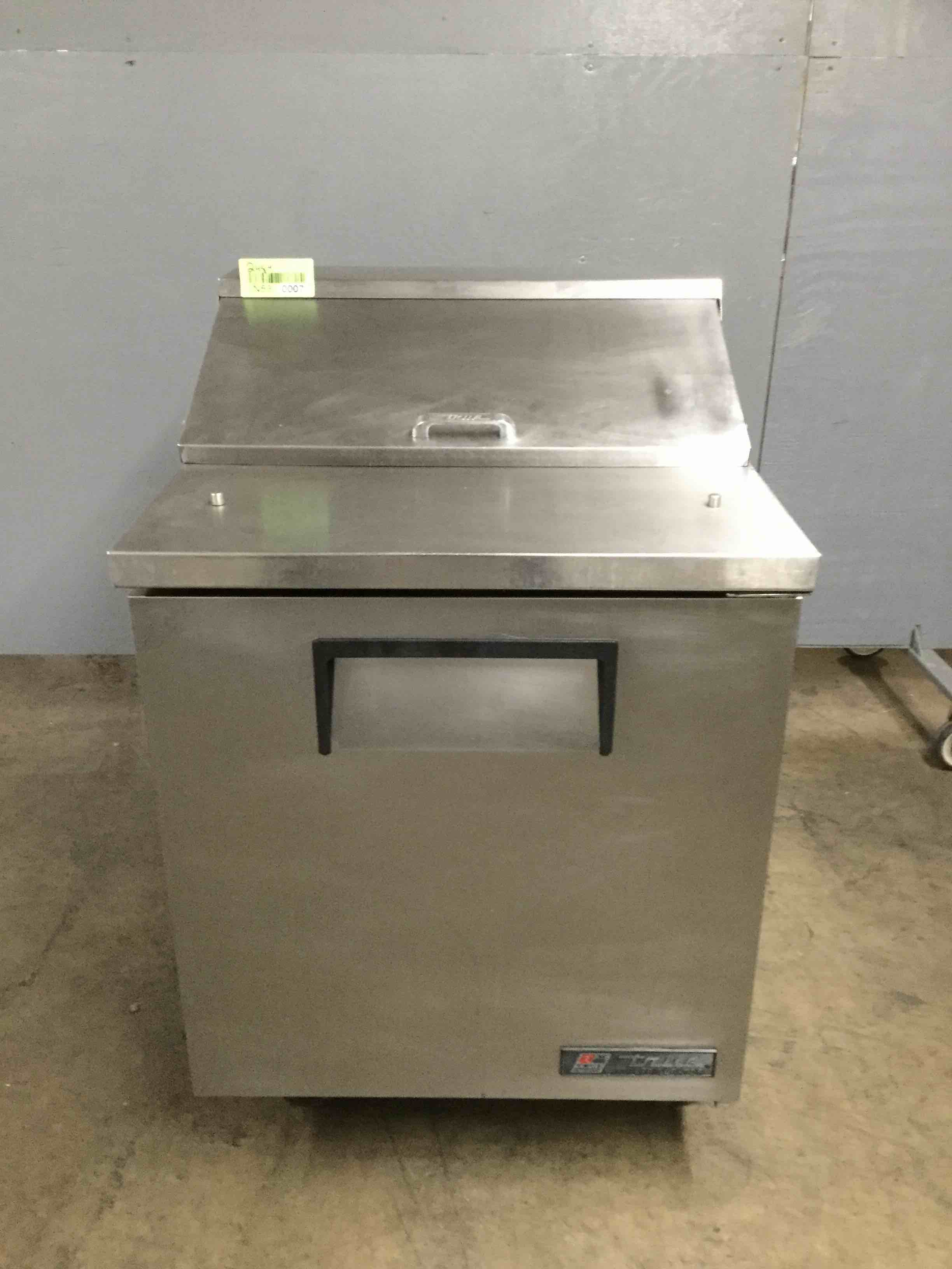 TRUE 27 INCH STAINLESS STEEL UNDER COUNTER REFRIGERATED SANDWICH PREP TABLE