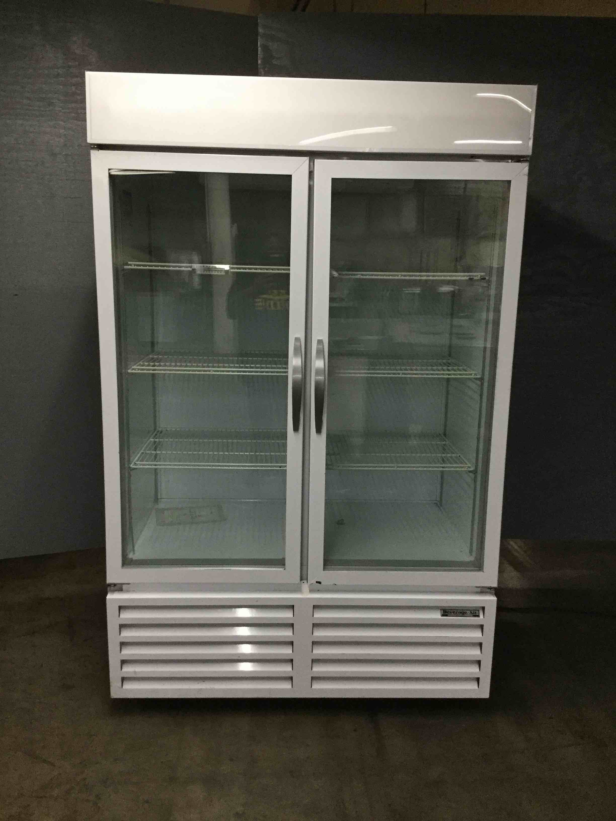 BEVERAGE-AIR 2-DOOR GLASS DISPLAY REFRIGERATOR ON CASTERS