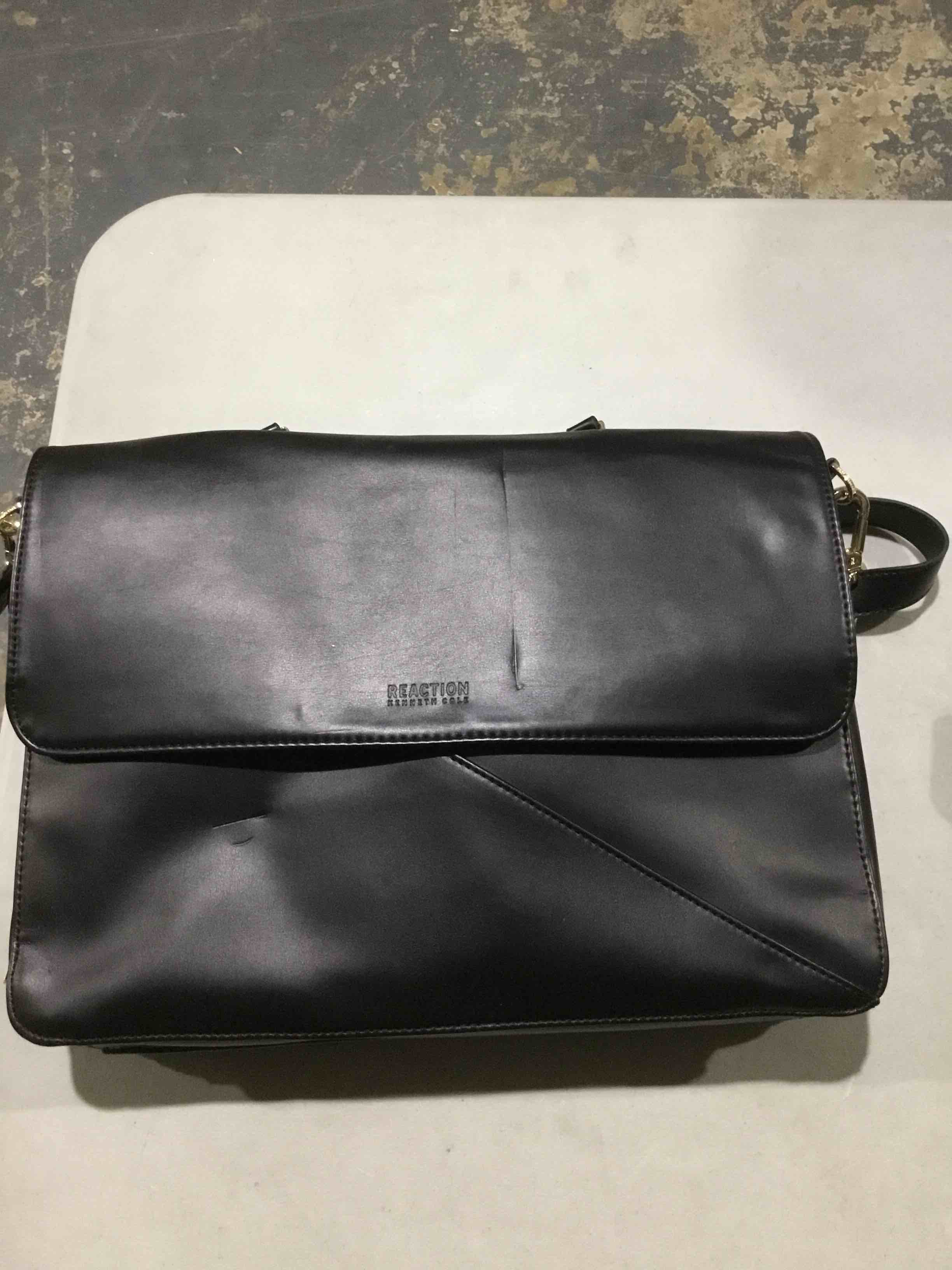 REACTION KENNETH COLE BRIEFCASE (HAS SCRATCHES)