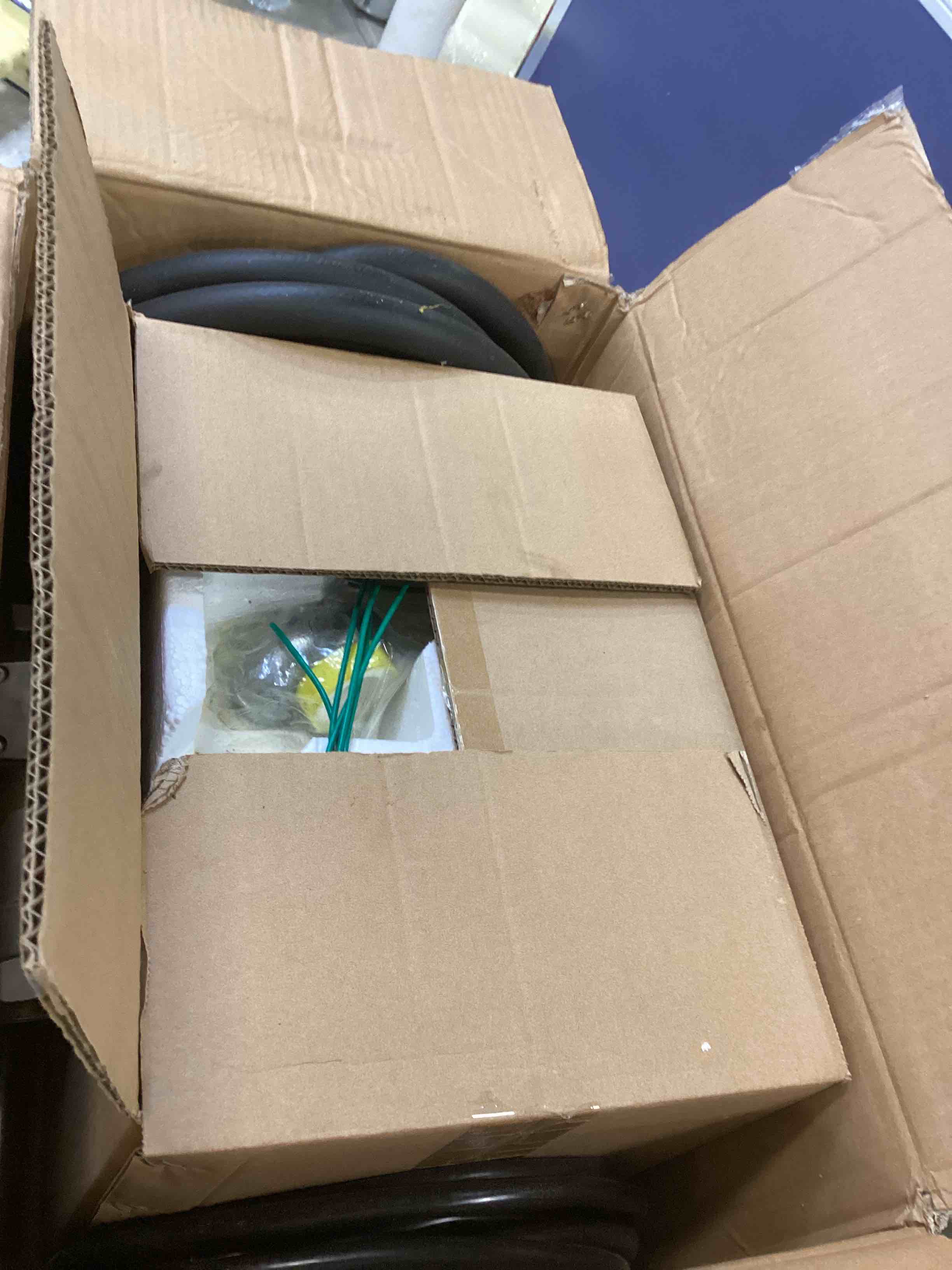 https://s3.amazonaws.com/lotting-images-prod/bidfta/LPNRRIO1787804_1716314193606.jpeg