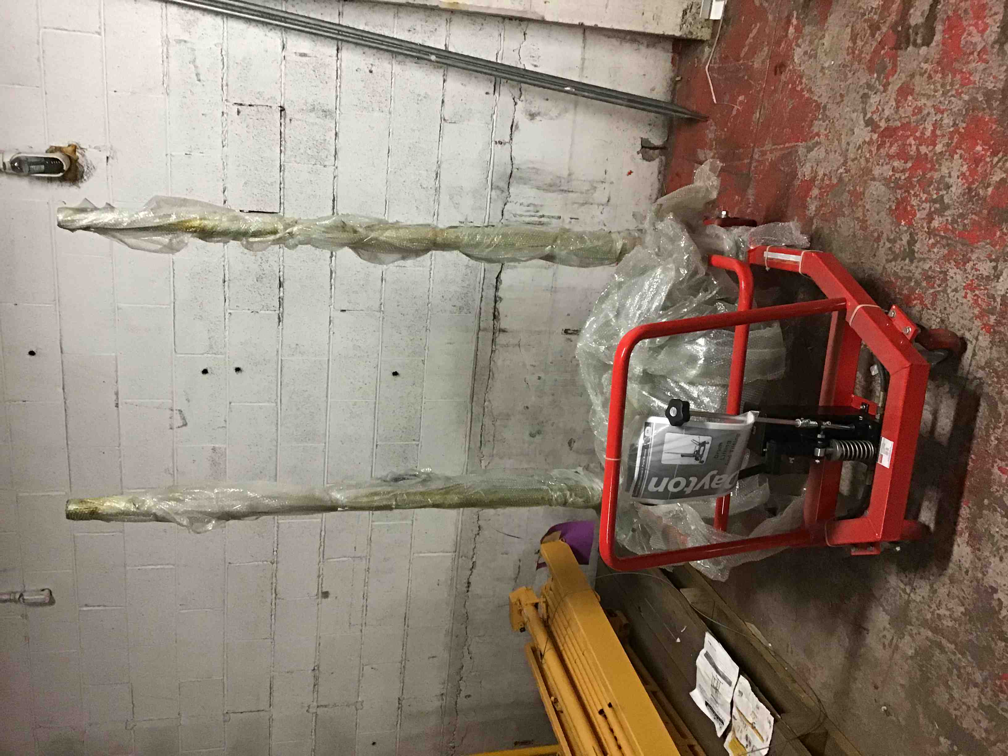 https://s3.amazonaws.com/lotting-images-prod/bidfta/MD409002_1573572682615.jpeg