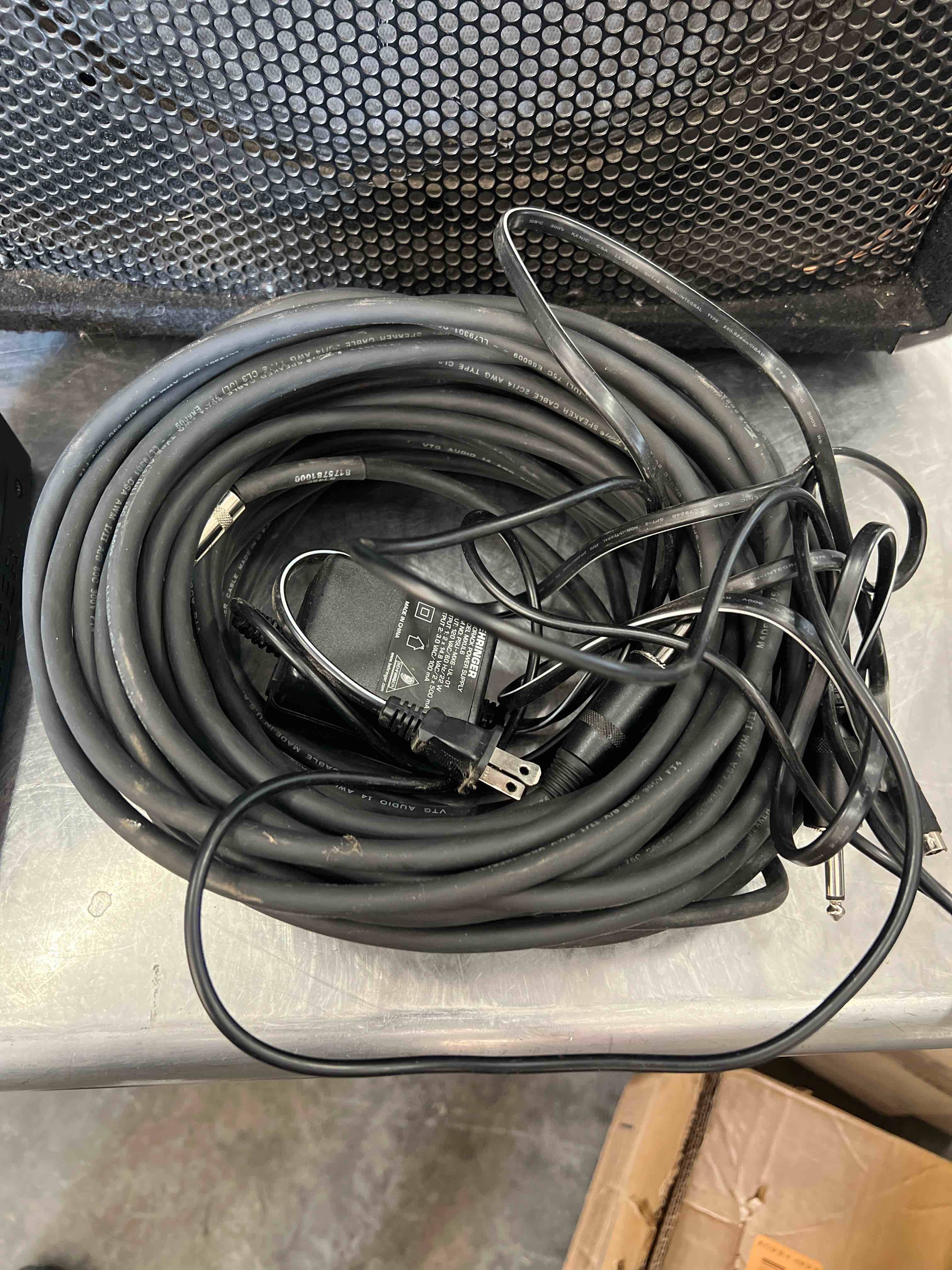 https://s3.amazonaws.com/lotting-images-prod/bidfta/ORG2184182_1688579912534.jpeg