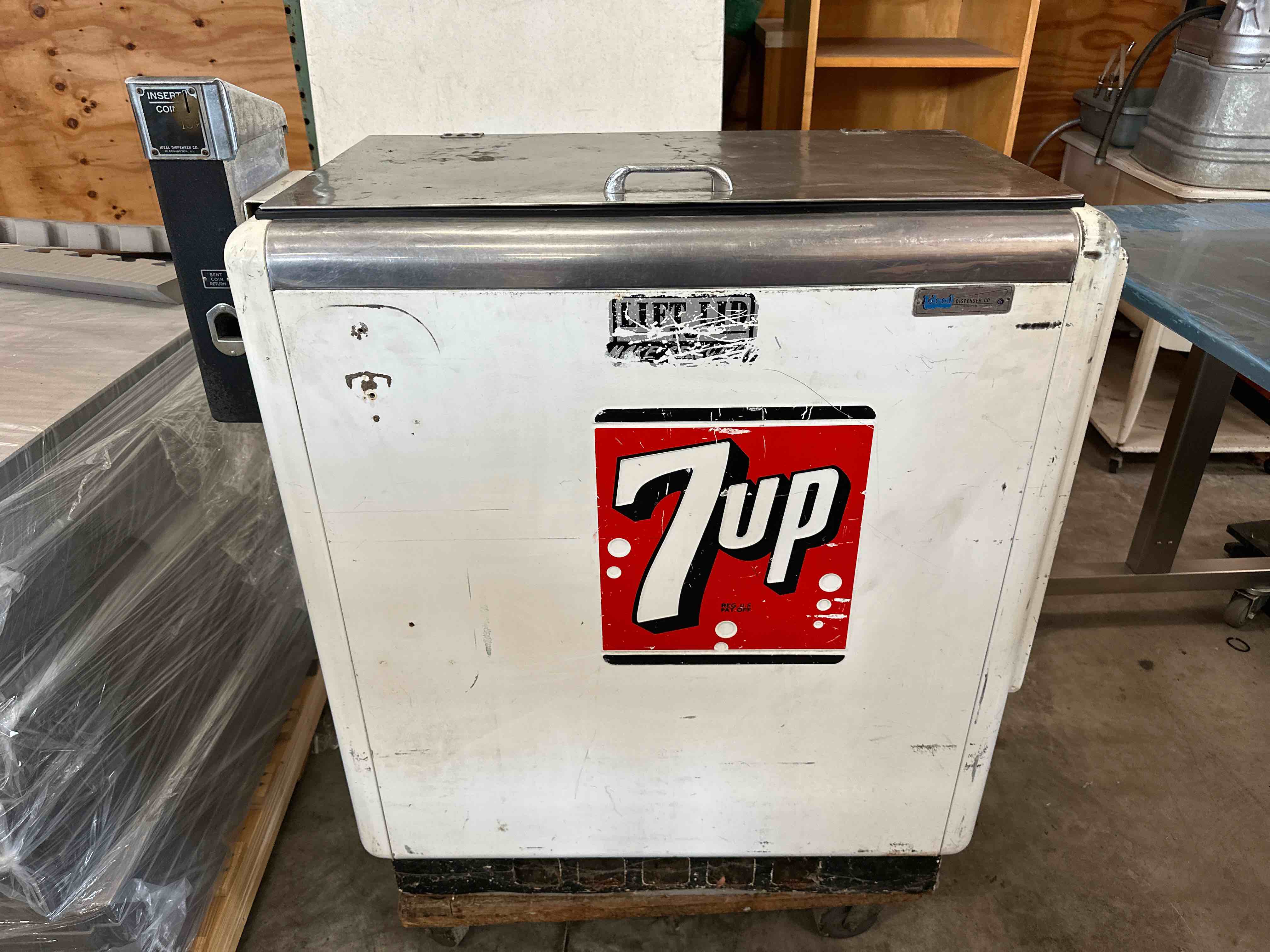 Vintage Ideal Dispenser Company 7up Refrigerated Bottle Soda Dispenser