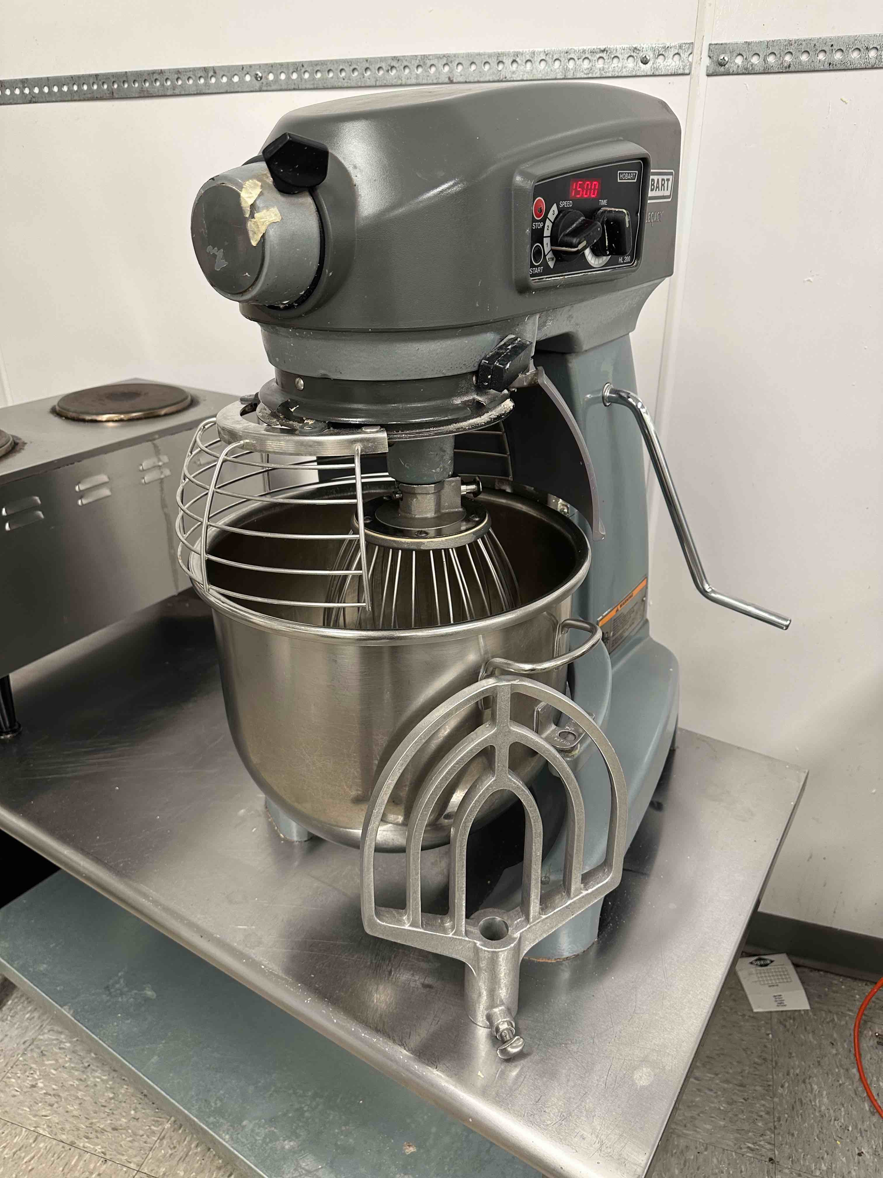 HOBART LEGACY 20 QT MIXER WITH STAINLESS BOWL, PADDLE, AND WHISK