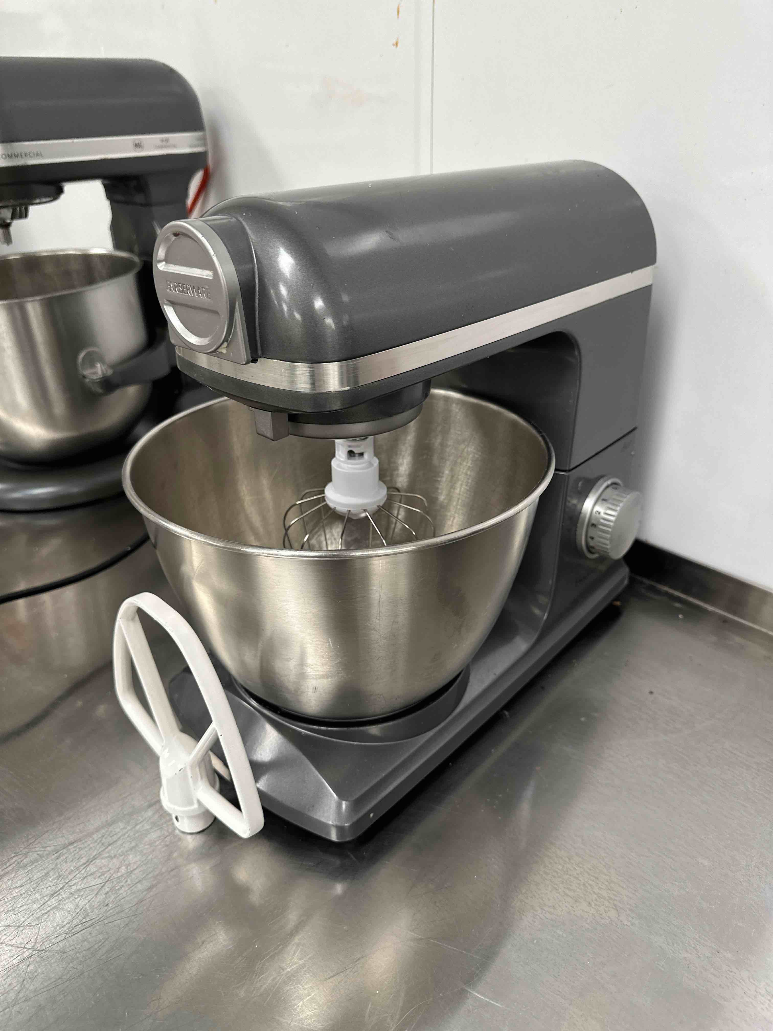 FARBERWARE 6-SPEED MIXER WITH BOWL AND ATTACHMENTS