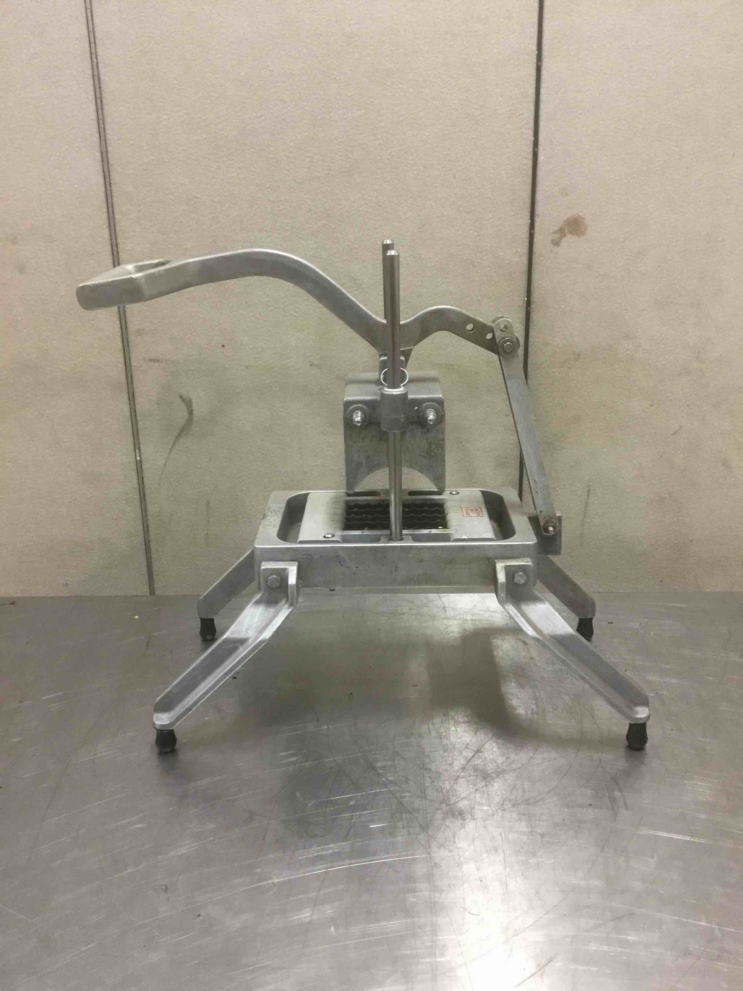 NEMCO STAINLESS STEEL COUNTERTOP TOMATO SLICER 