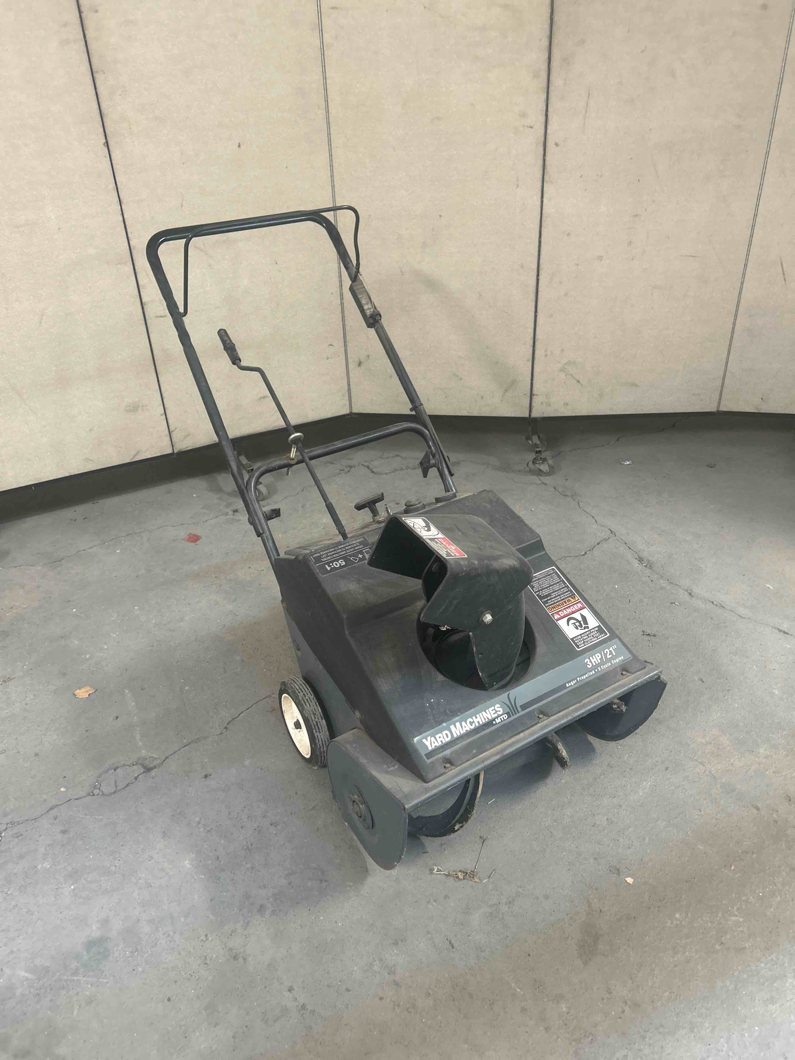 MTD 21 INCH 50:1 GAS POWERED SNOWBLOWER 