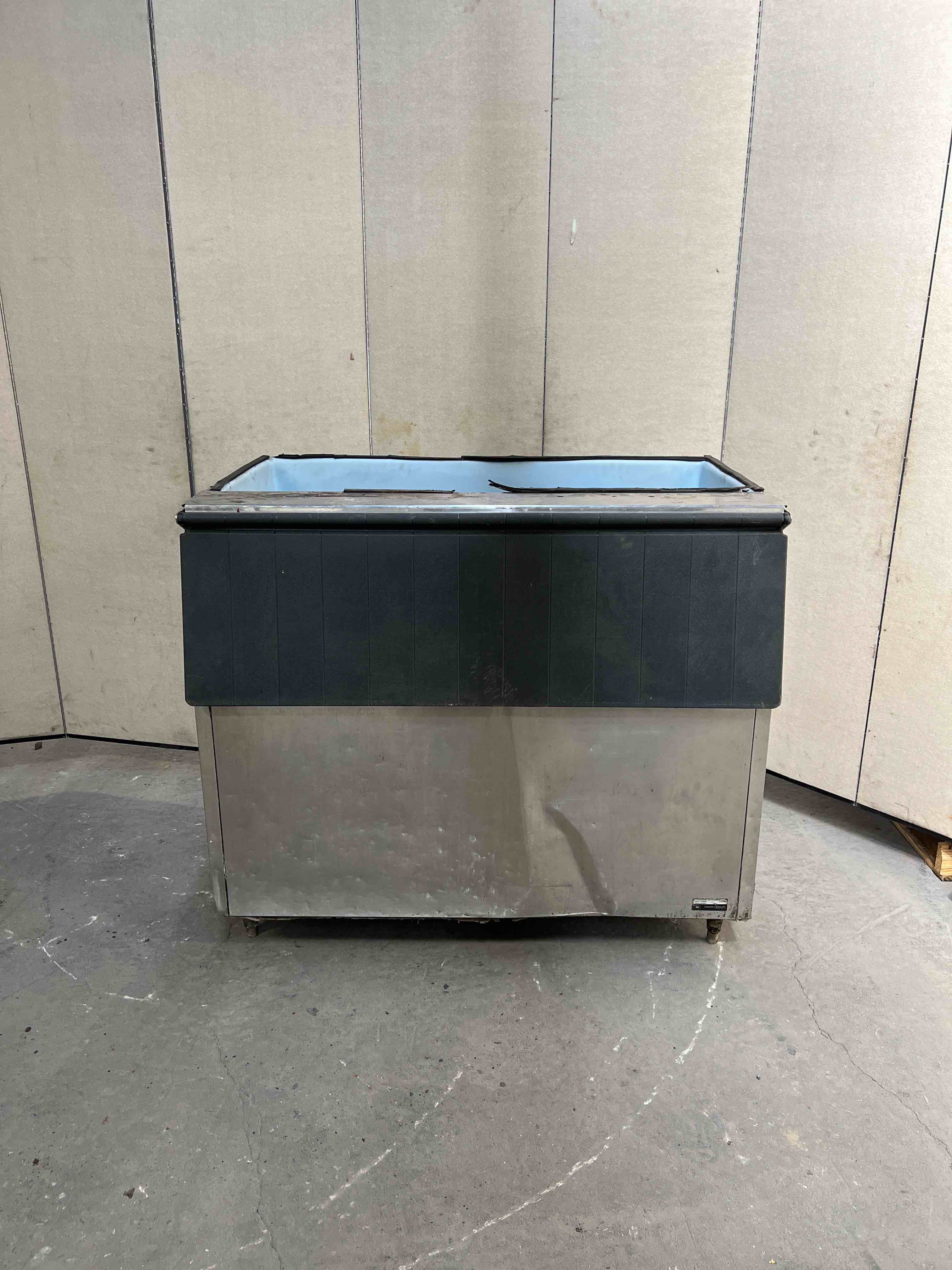 HOSHIZAKI 900 LB CAPACITY ICE BIN