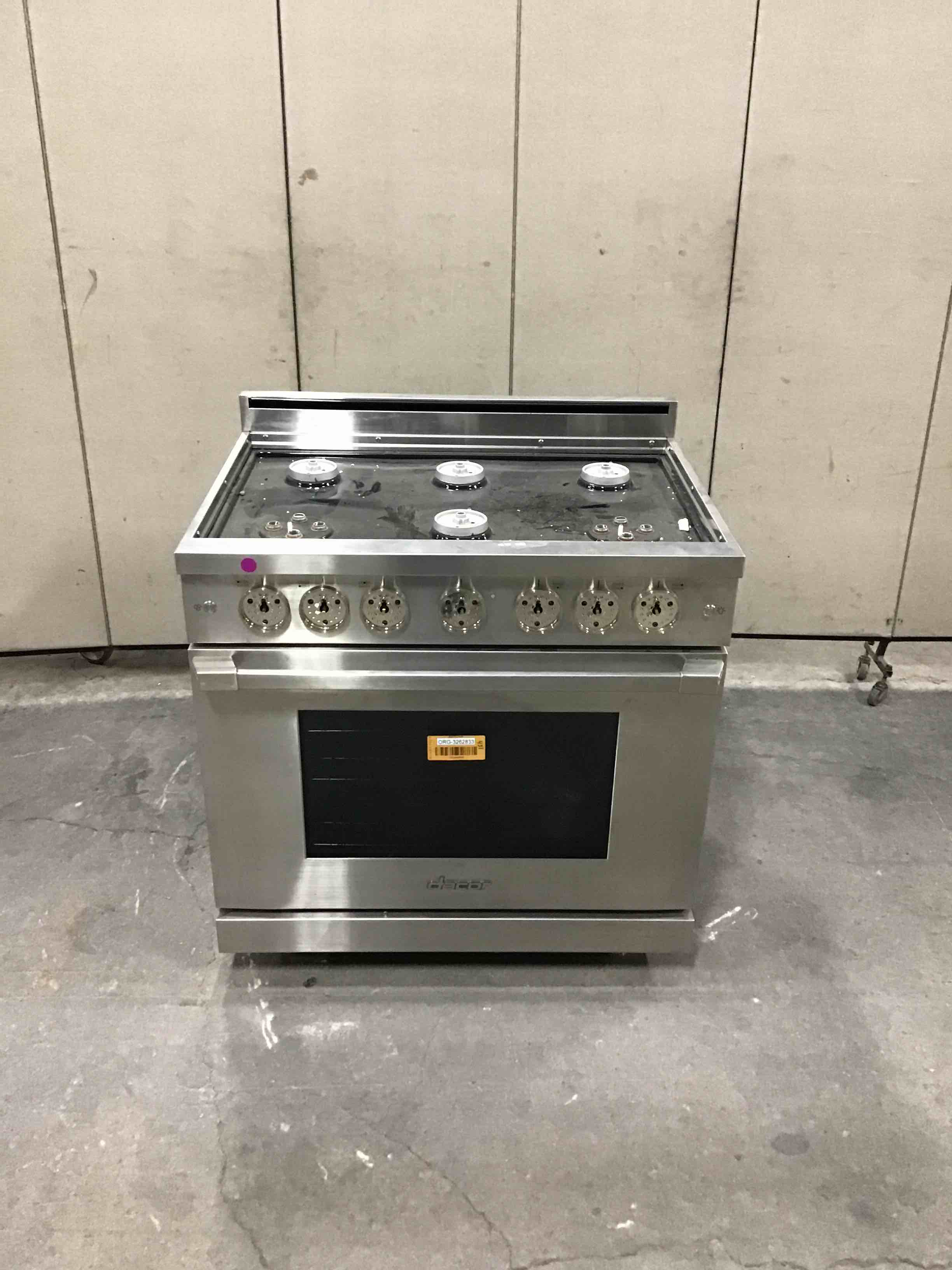 2021 DACOR 36 INCH NATURAL GAS SIX BURNER RANGE WITH CONVECTION OVEN