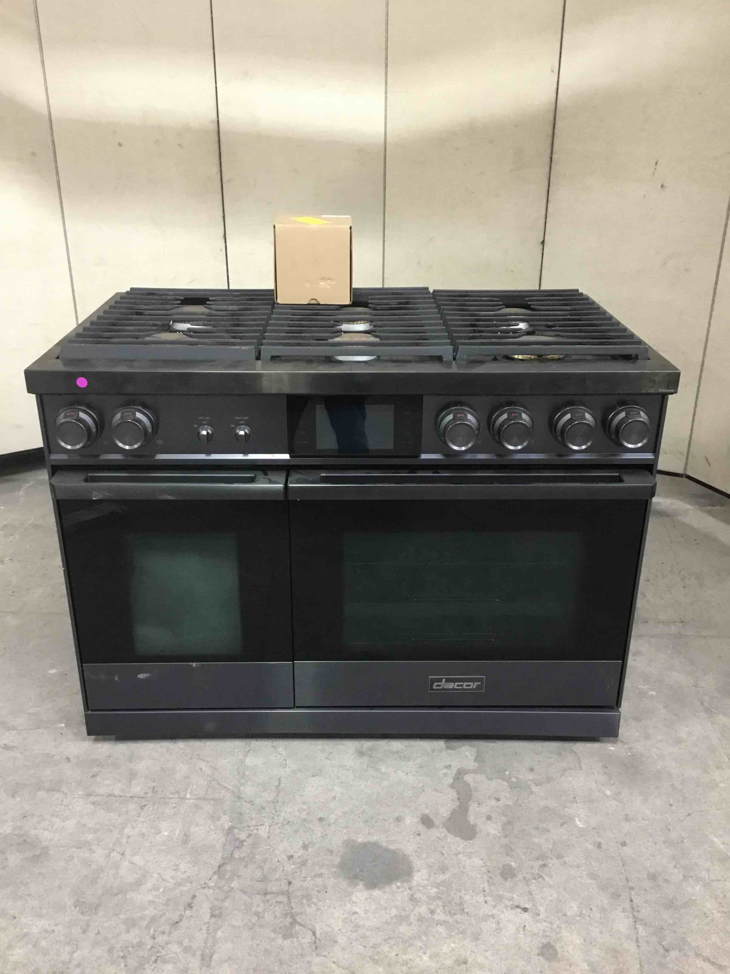 2022 DACOR 48 INCH STAINLESS STEEL NATURAL GAS 6 BURNER RANGE DUAL OVEN