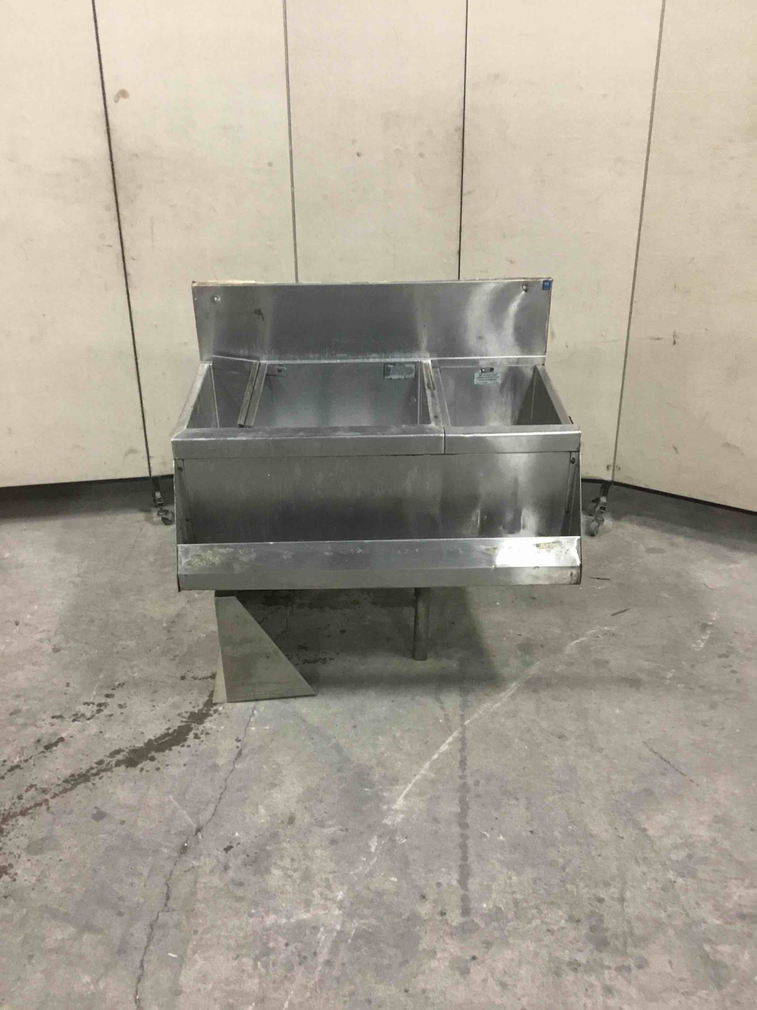 36 INCH STAINLESS STEEL UNDER BAR ICE BIN