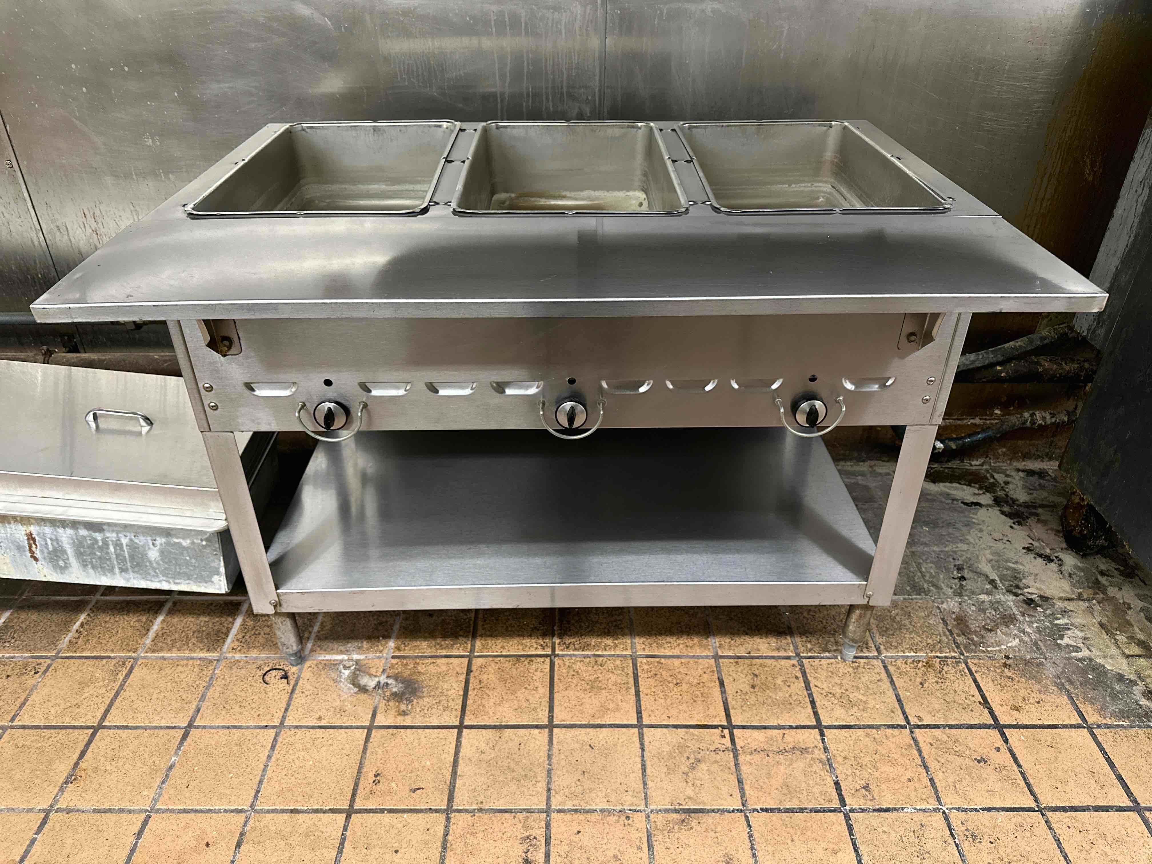 44.5 INCH WIDE STAINLESS STEEL 3-WELL NATURAL GAS STEAM TABLE WITH ADAPTER PLATES