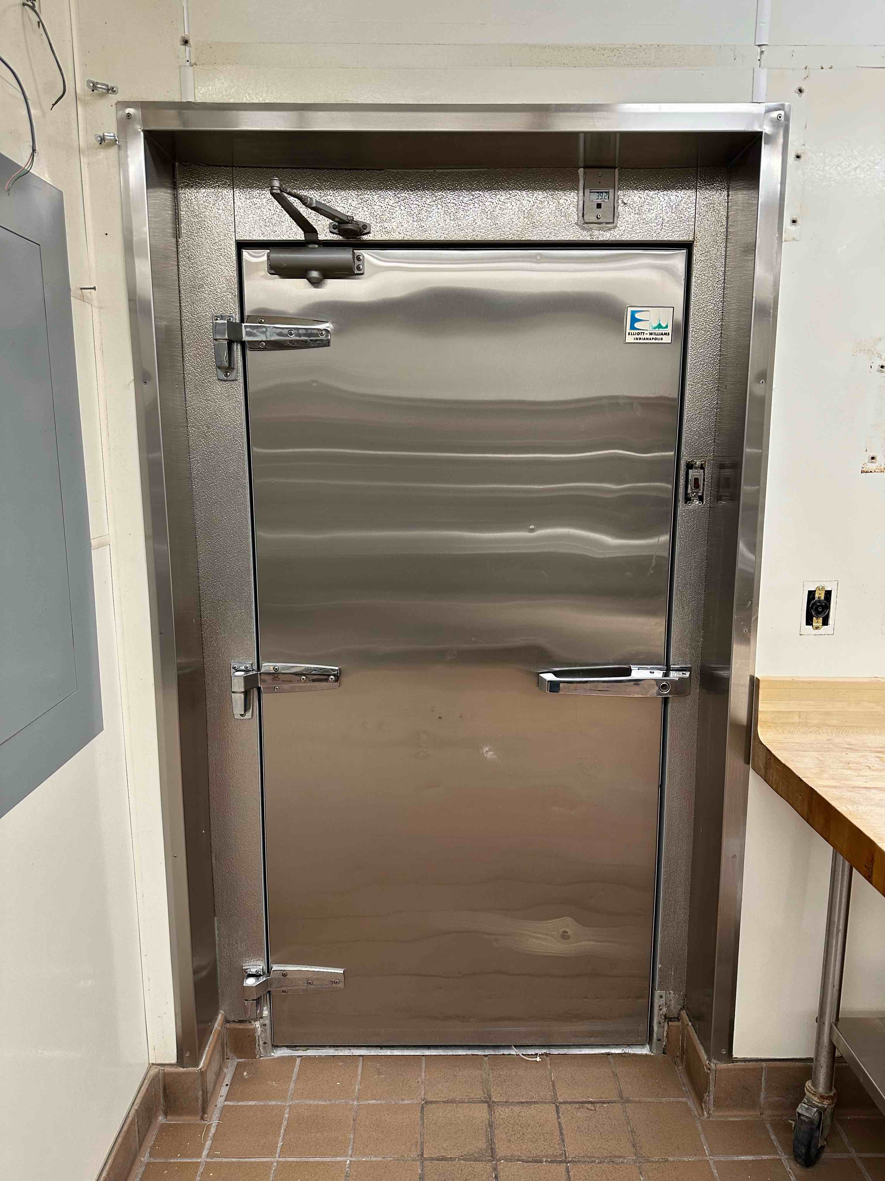 ELLIOTT-WILLAIMS 14 FT X 7 FT 94 IN WALK-IN BEER COOLER WITH PASS-THRU BAR WINDOW