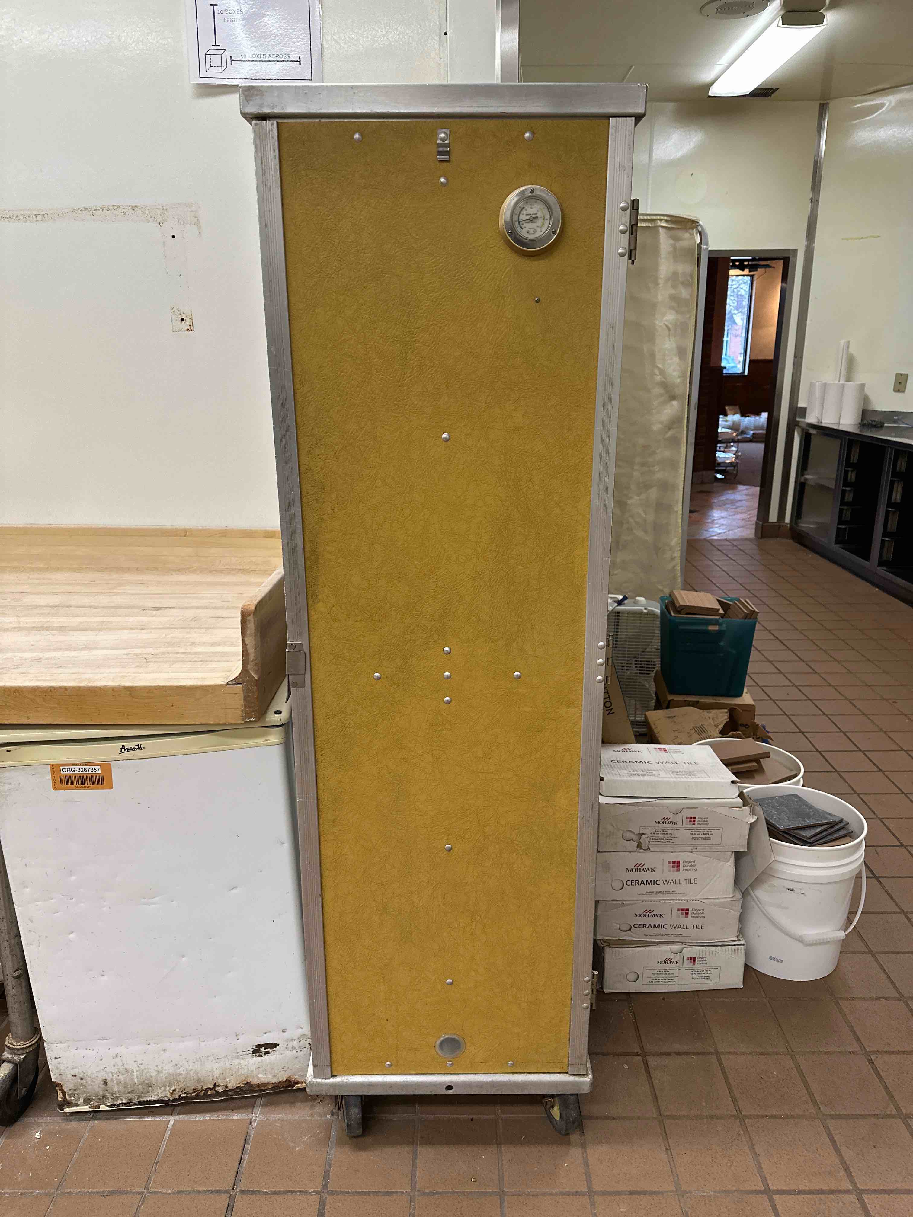 CRESCOR FULL HEIGHT HEATED HOLDING CABINET ON CASTERS