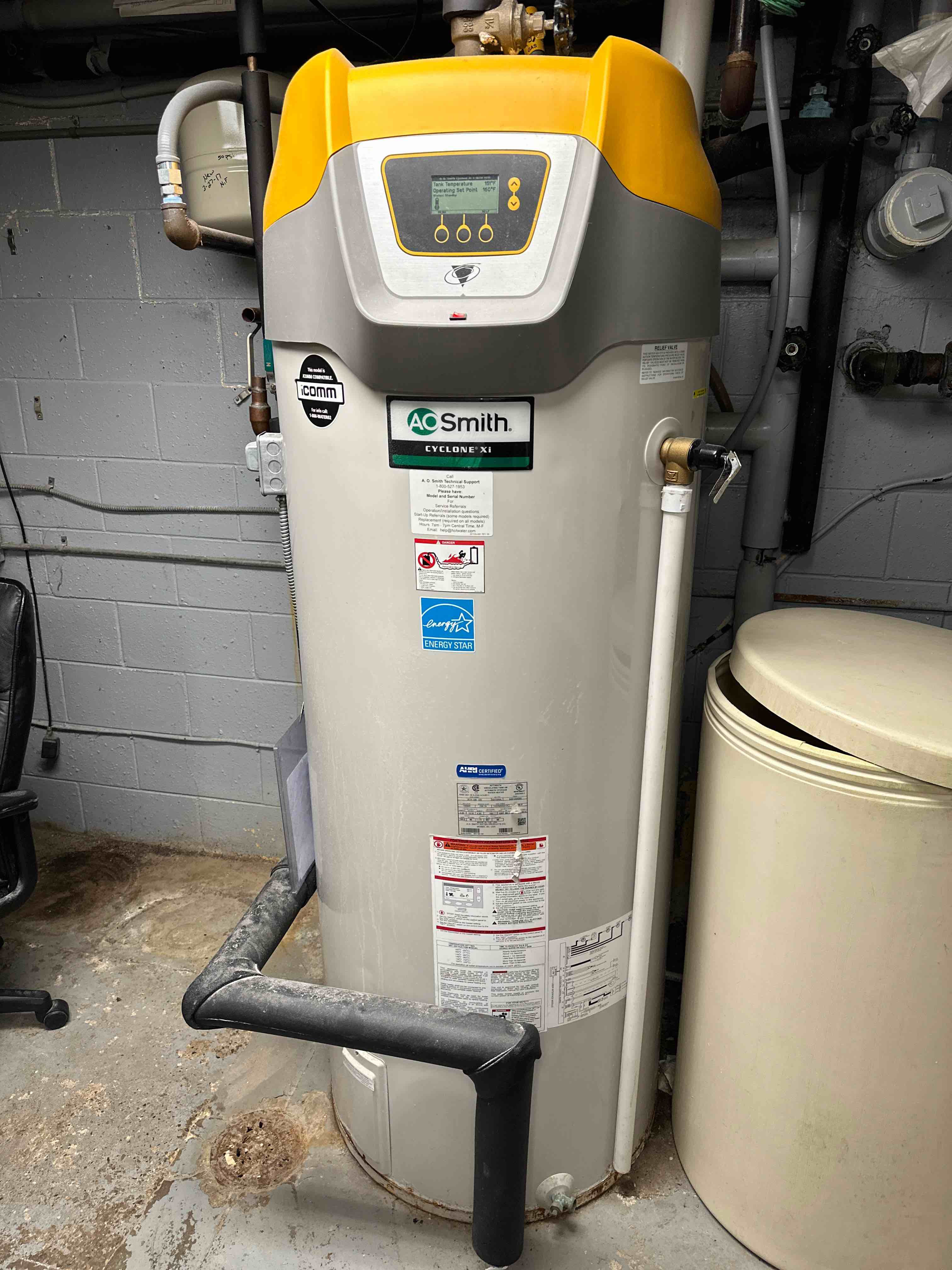 2014 AO SMITH CYCLONE XI 100GALLON NATURAL GAS WATER HEATER