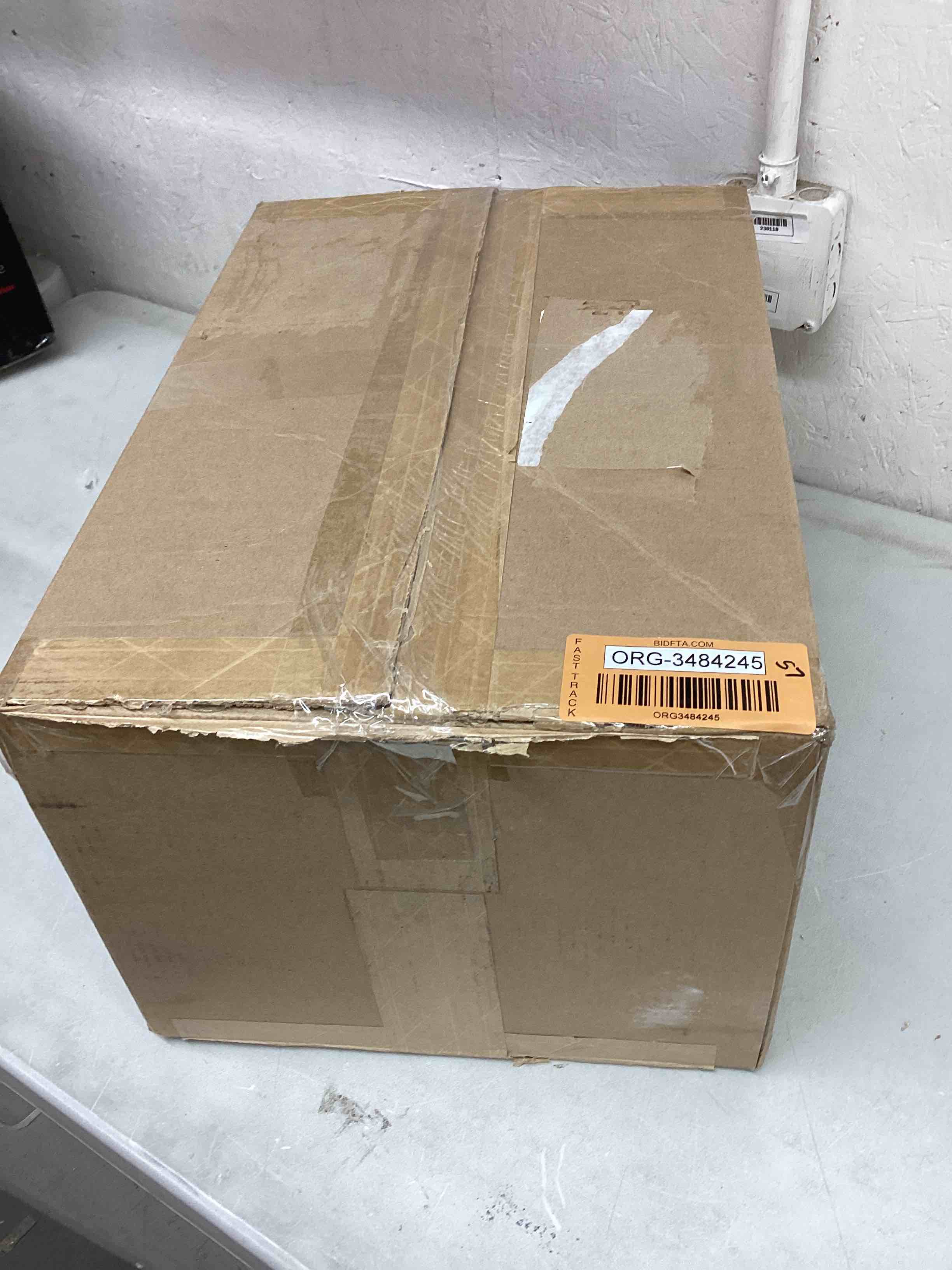 https://s3.amazonaws.com/lotting-images-prod/bidfta/ORG3484245_1674084726644.jpeg