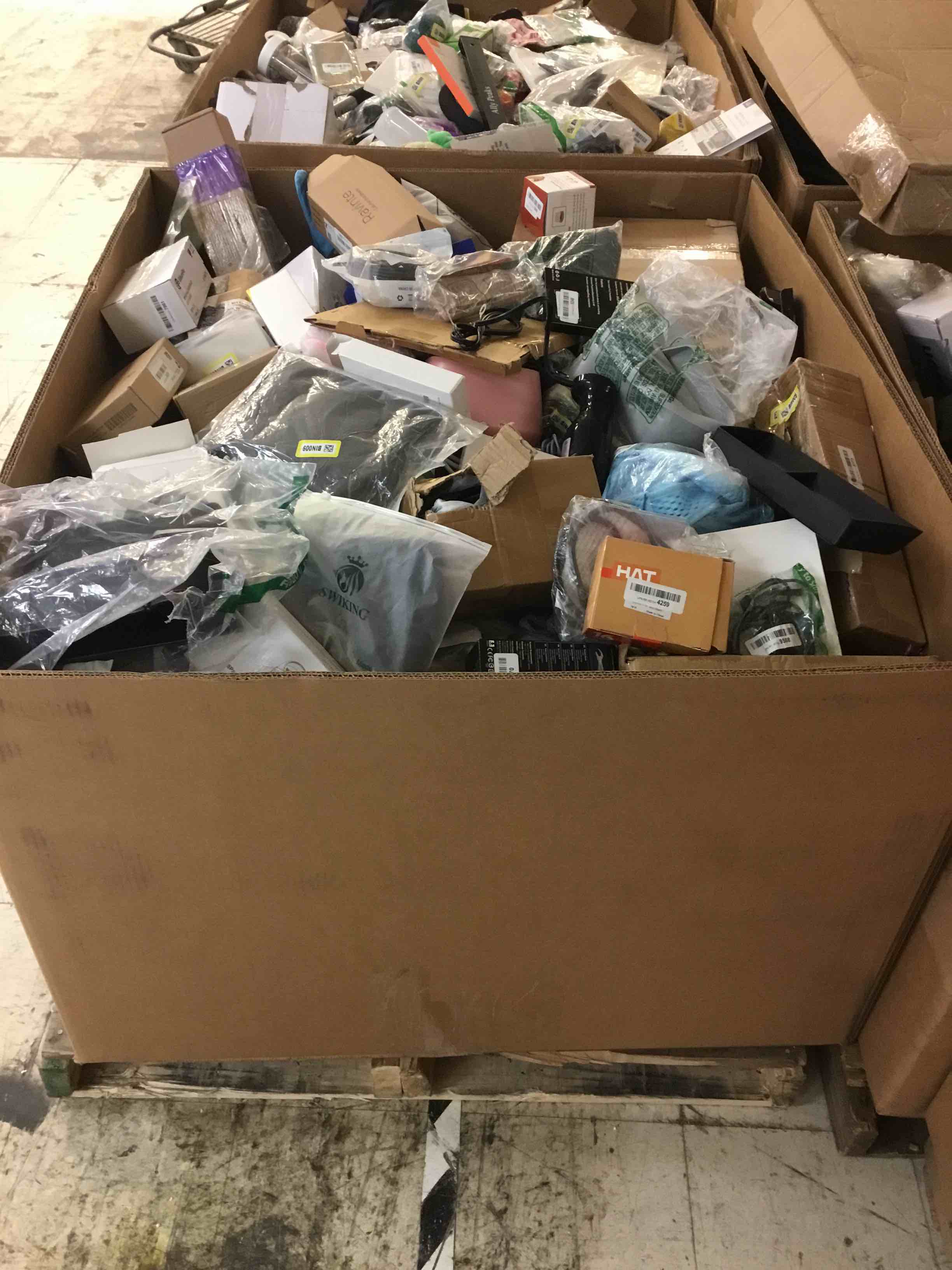 *Bins & Bits Bonanza: Uncover Hidden Gems In This Pallet Auction!*