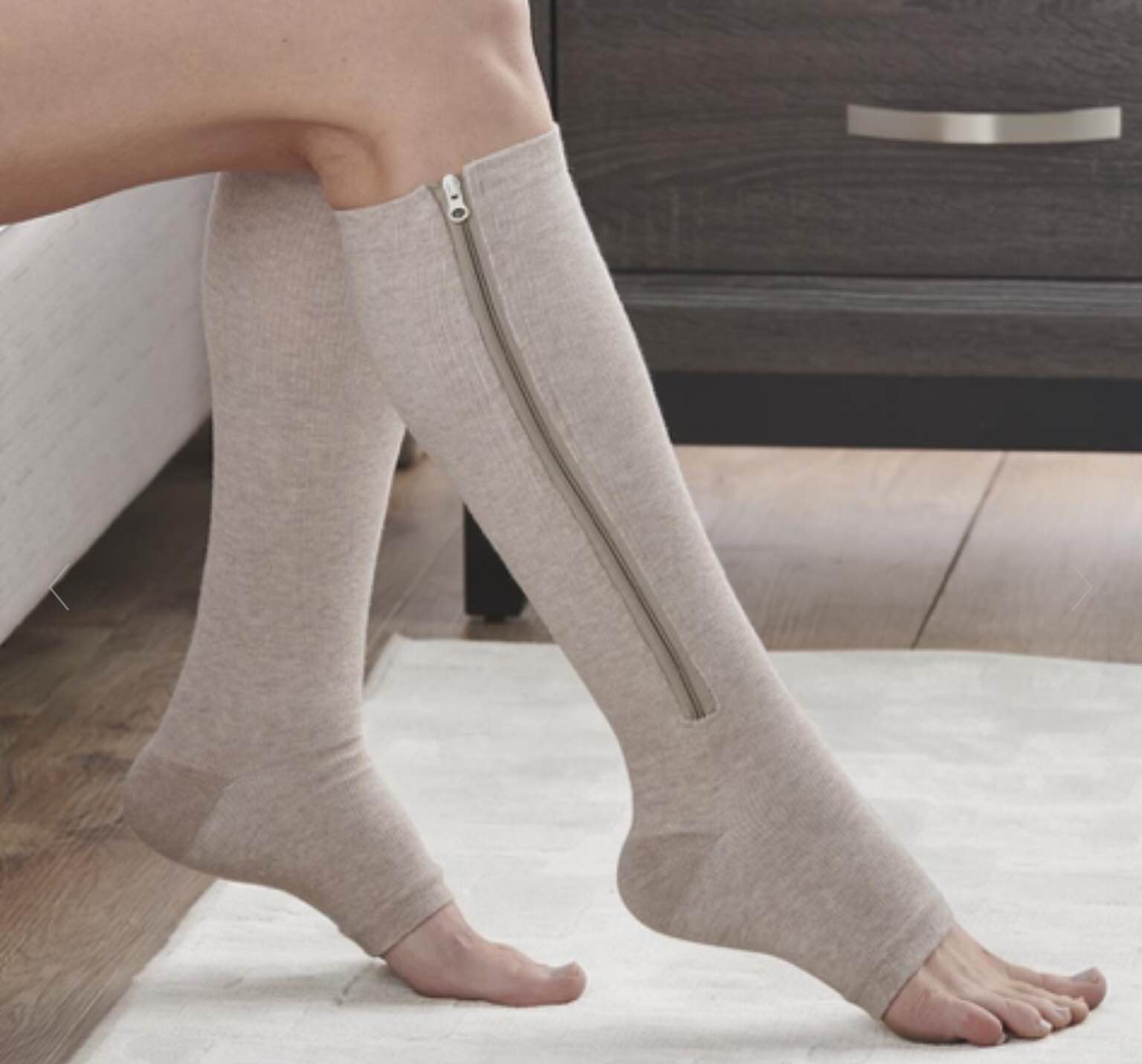 Size L; The Easy On Compression Socks