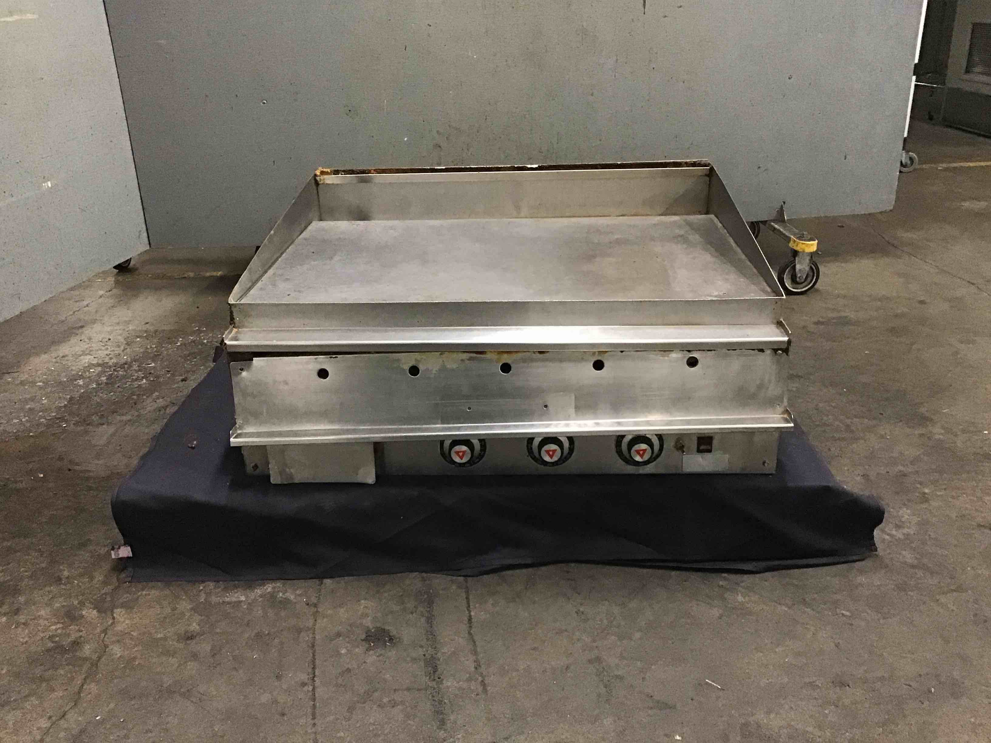 Vulcan 36 Inch Stainless Steel Thermostat Controlled Griddle