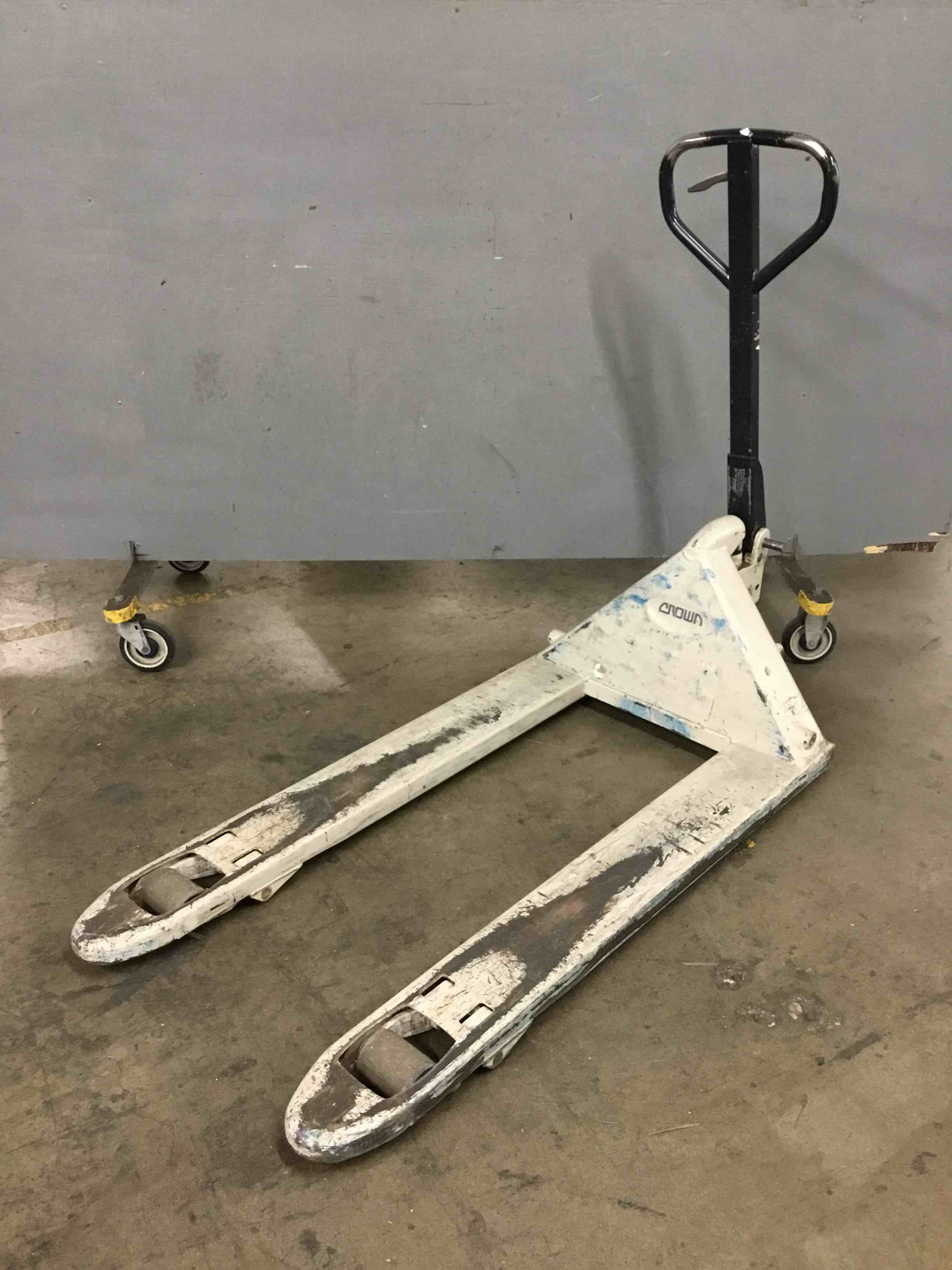 Crown Industrial Standard Pallet Jack, Grey