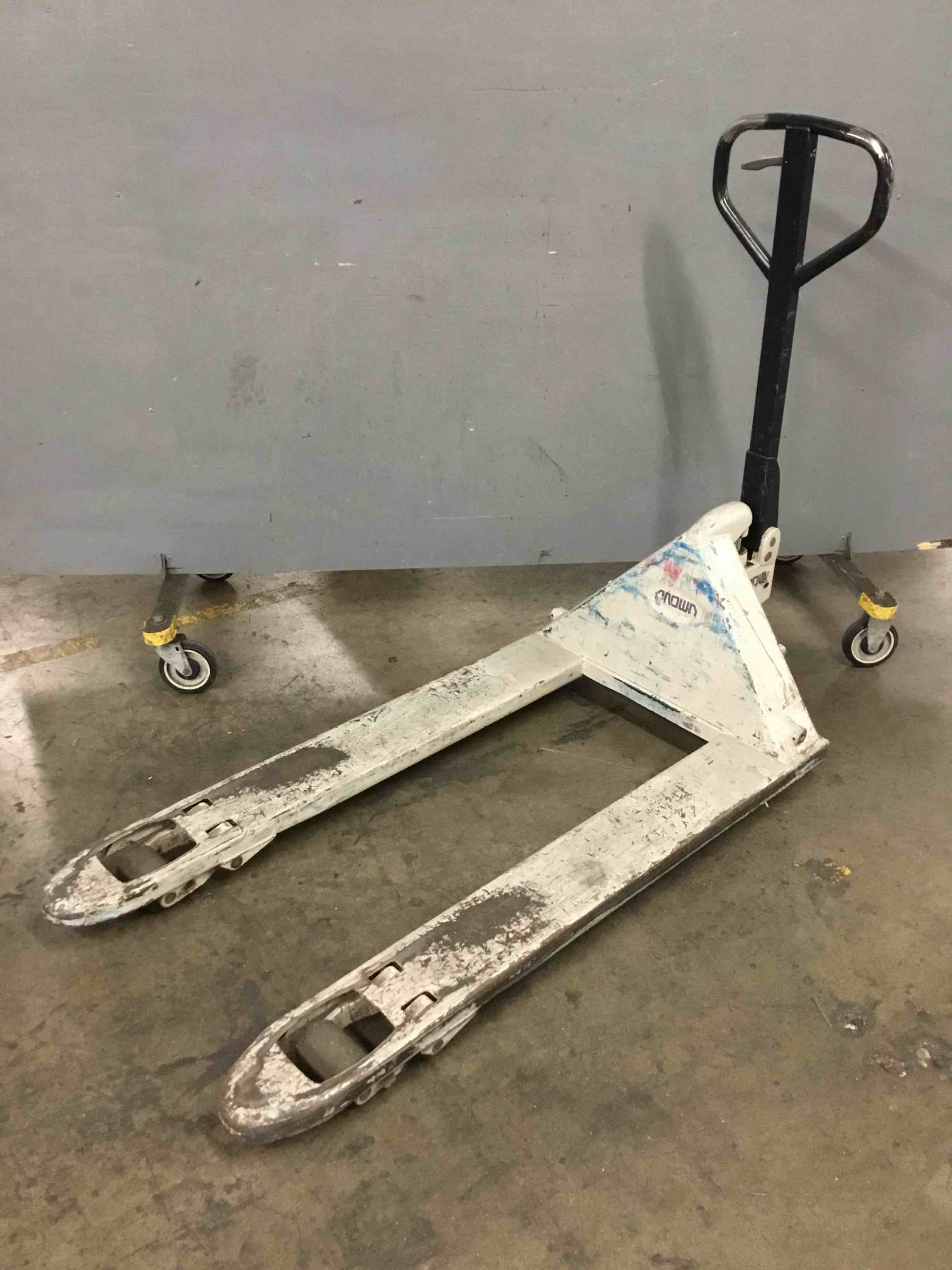 Crown Industrial Standard Pallet Jack, Grey