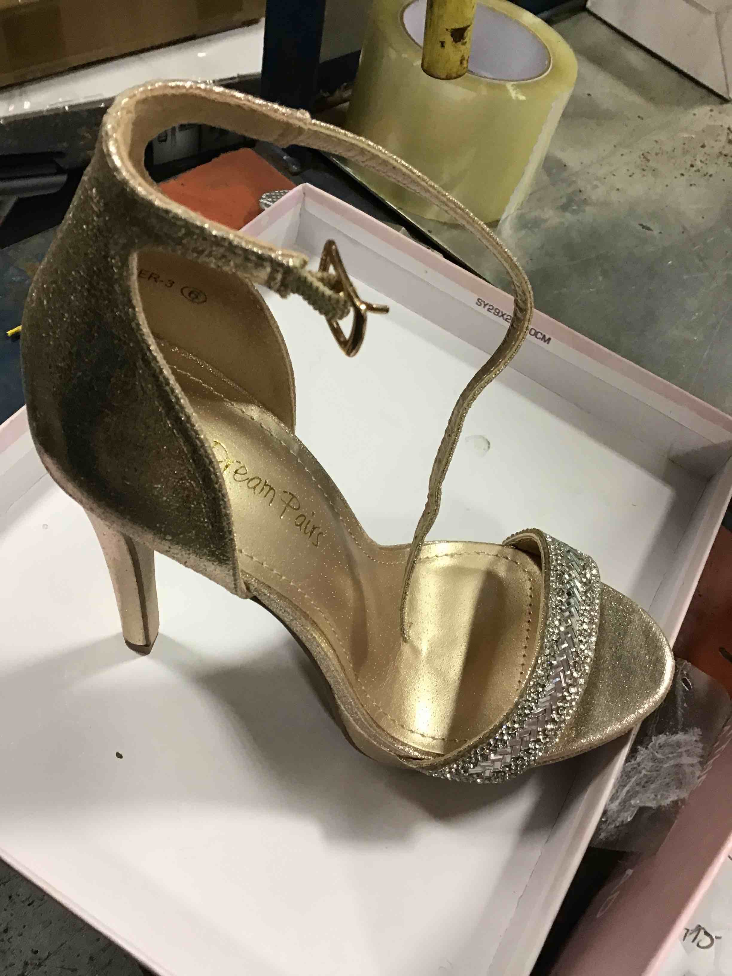 Jewel by Bwdgley Mischka Sandalia de tacón Randy para mujer (Size 6)