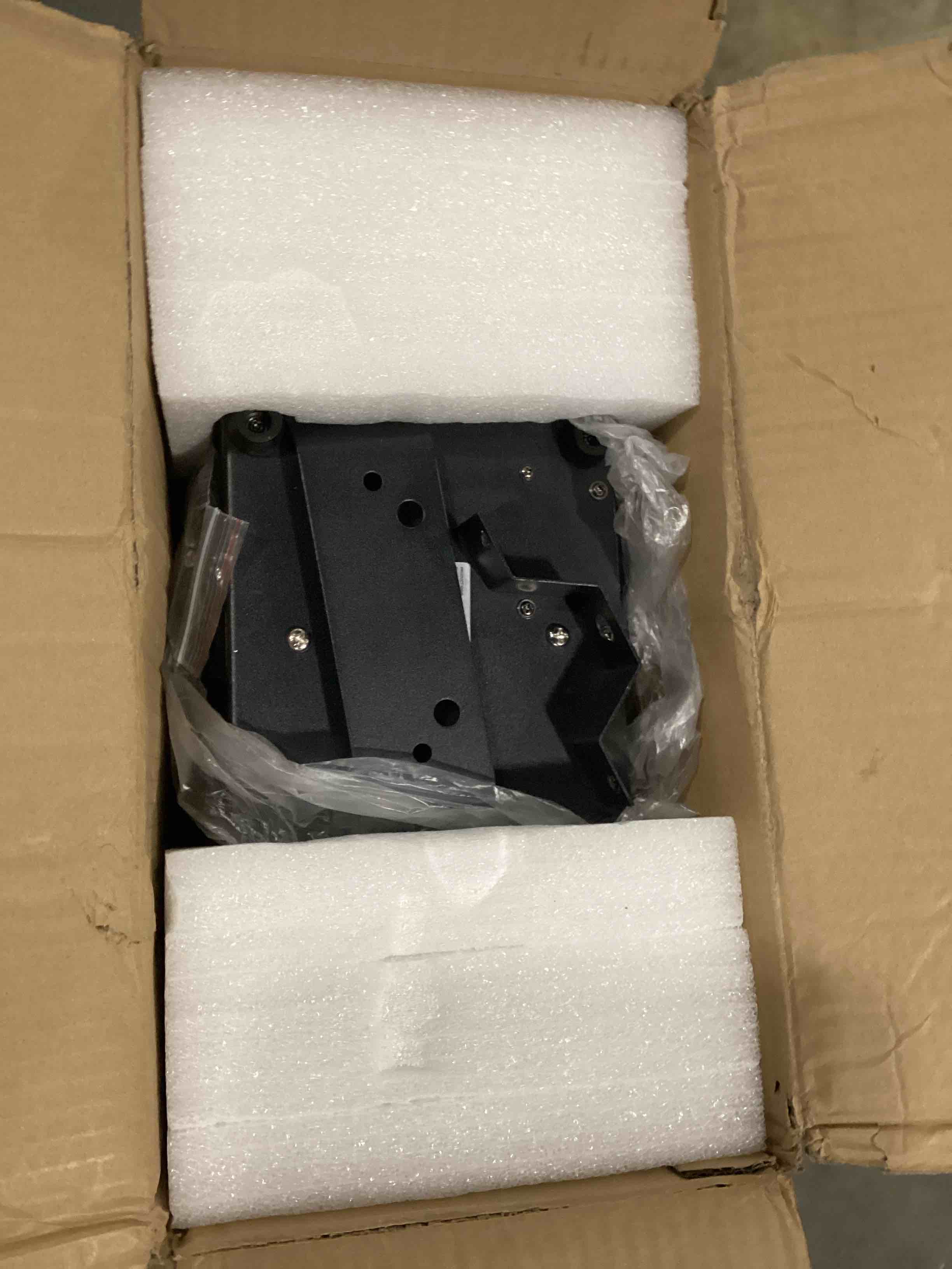 https://s3.amazonaws.com/lotting-images-prod/bidfta/ORG4009782_1705938847834.jpeg