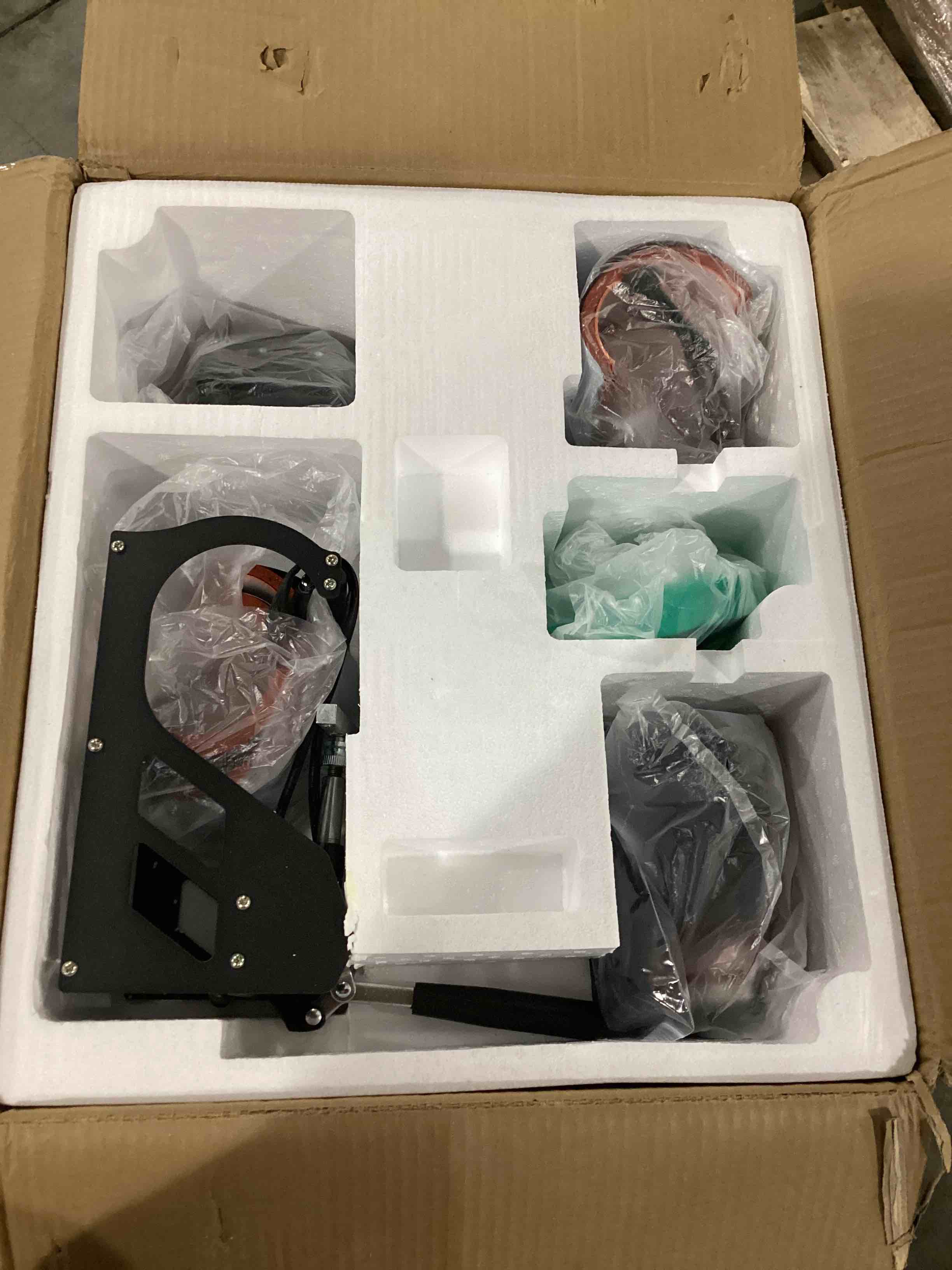 https://s3.amazonaws.com/lotting-images-prod/bidfta/ORG4013629_1705497408917.jpeg