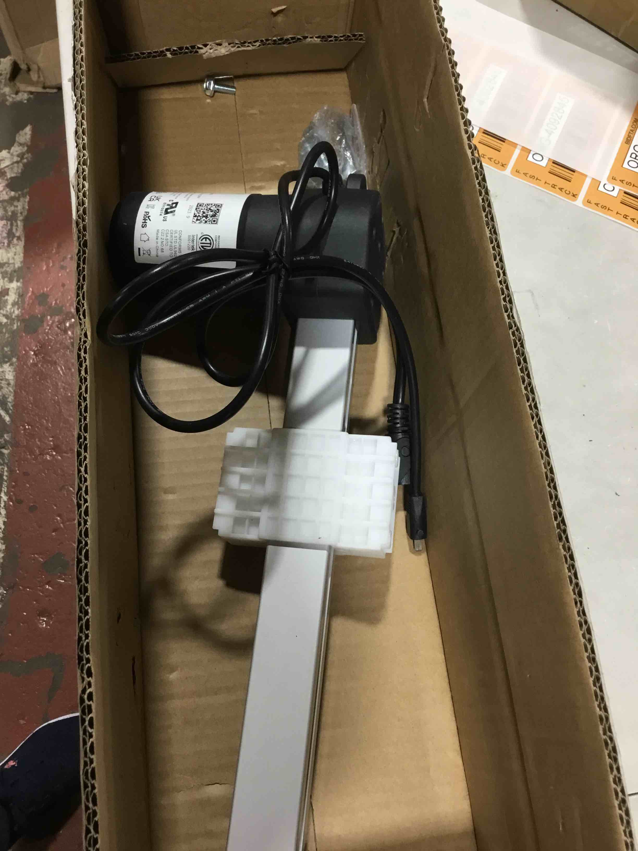 https://s3.amazonaws.com/lotting-images-prod/bidfta/ORG4092837_1706709846745.jpeg