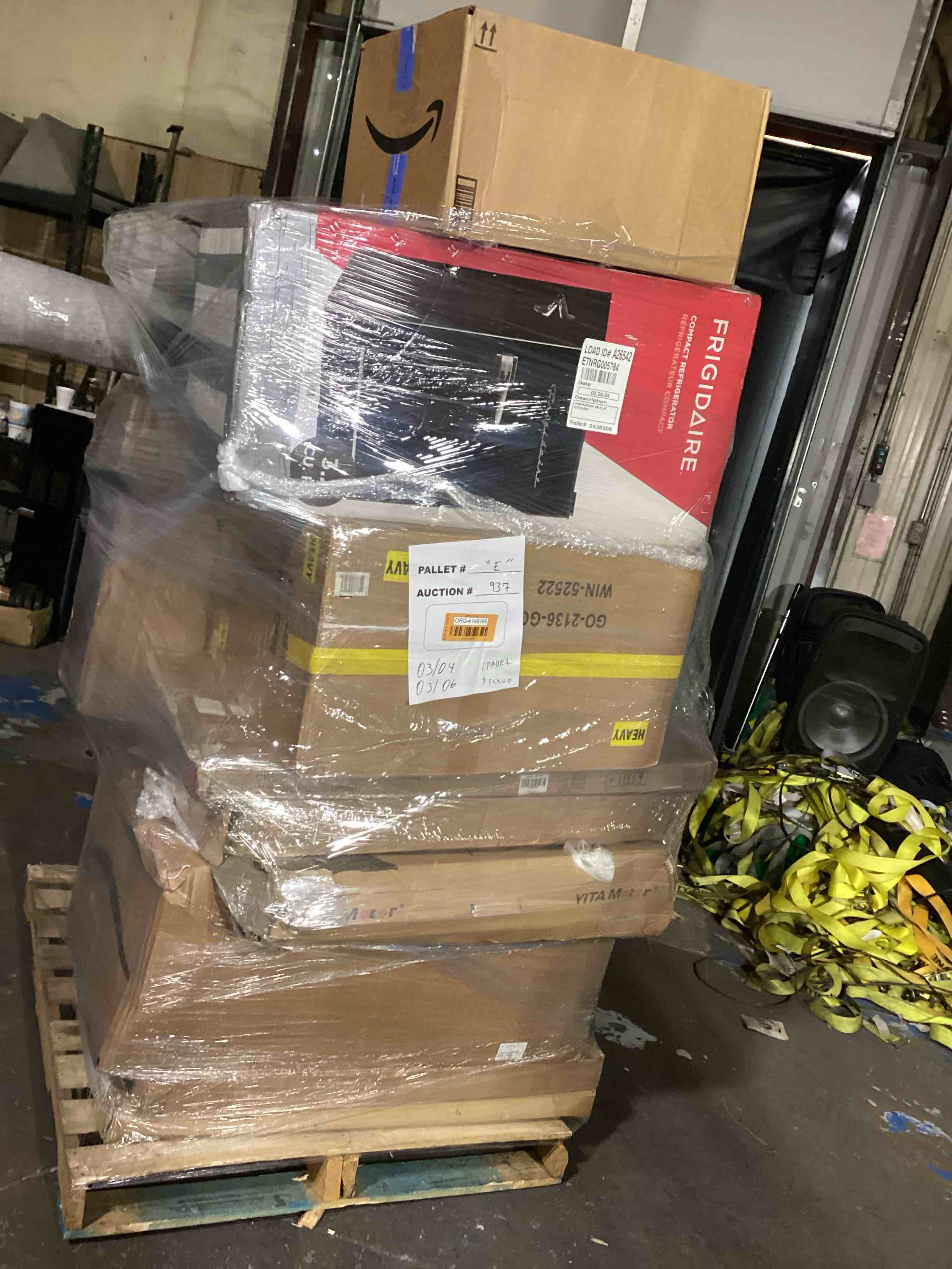 (E)skid pallet items different boxes surprise (appears new or open box)25 items or more