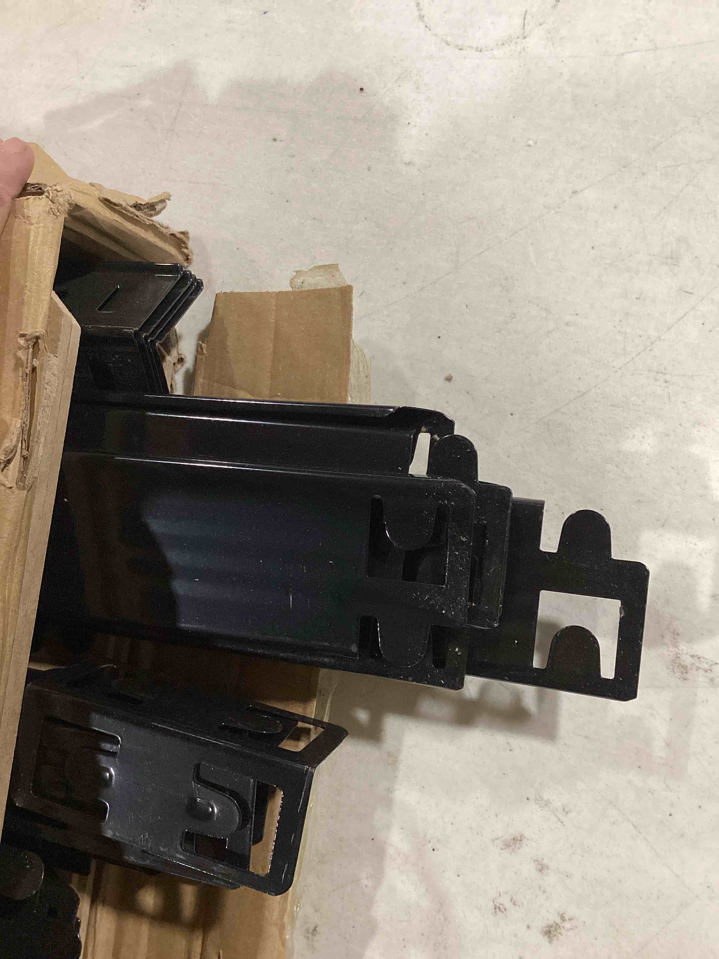 https://s3.amazonaws.com/lotting-images-prod/bidfta/ORG4157041_1708705927561.jpeg