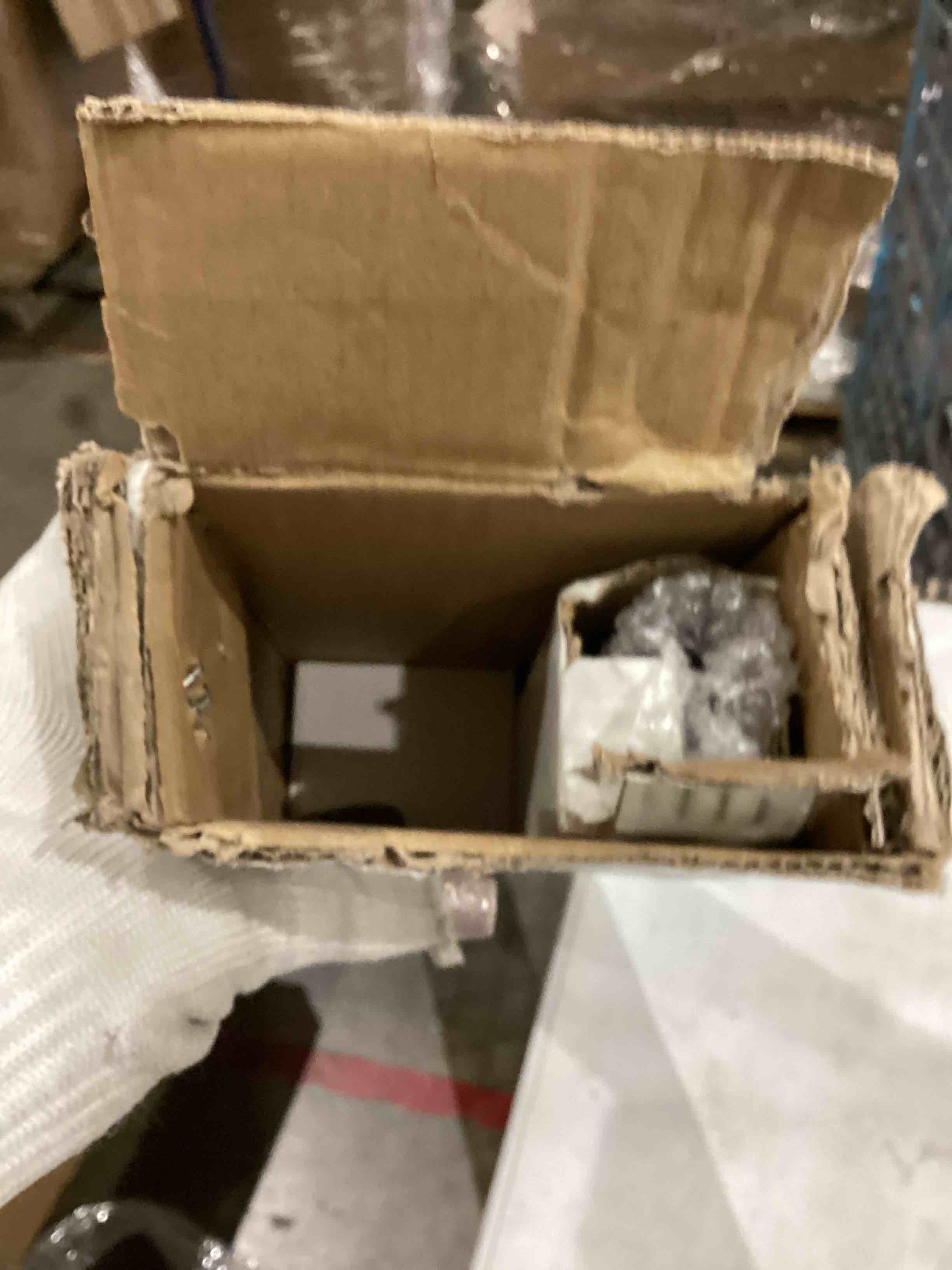 https://s3.amazonaws.com/lotting-images-prod/bidfta/ORG4242277_1752492931360.jpeg