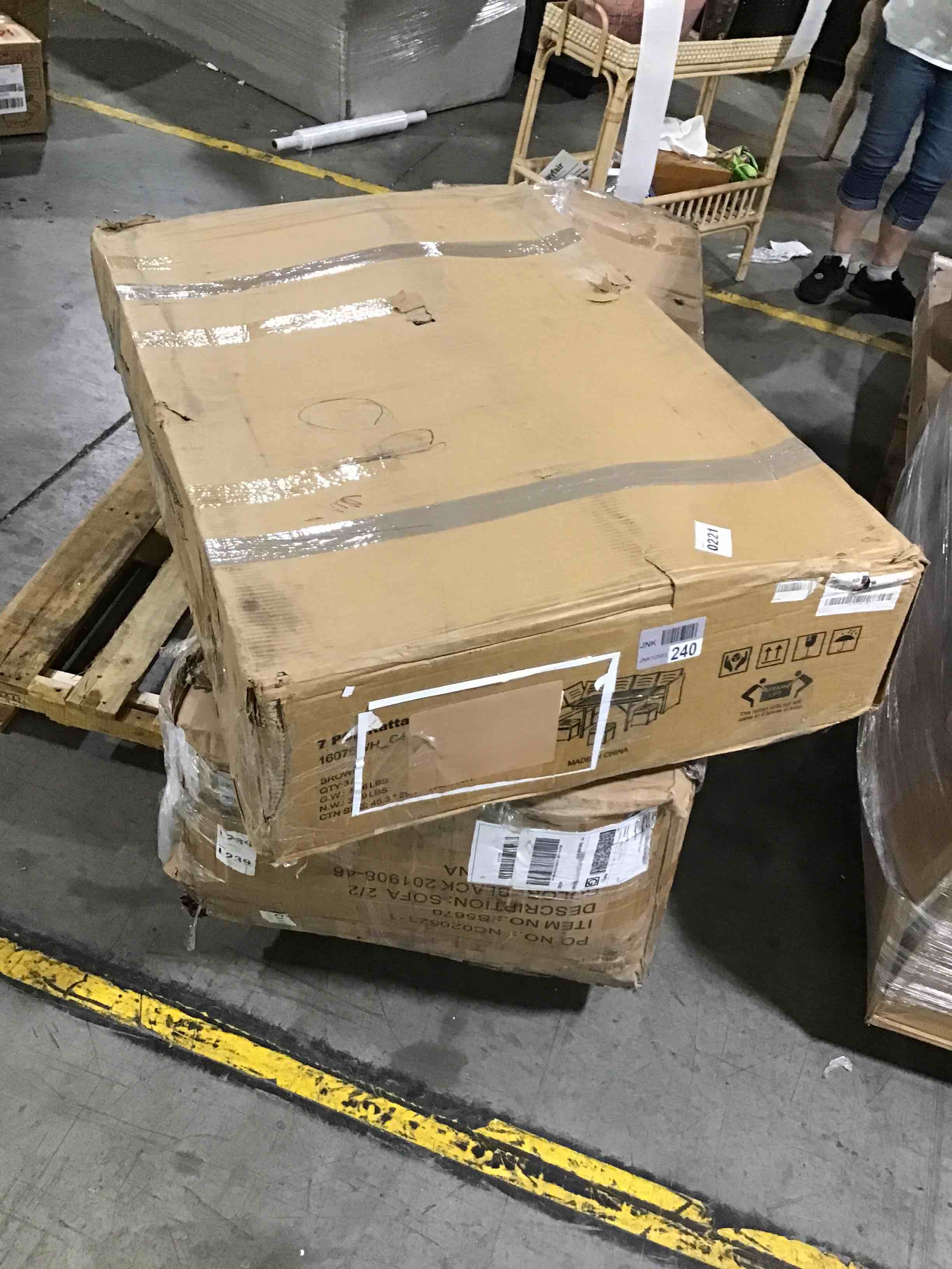 https://s3.amazonaws.com/lotting-images-prod/bidfta/ORG4382804_1689604931545.jpeg