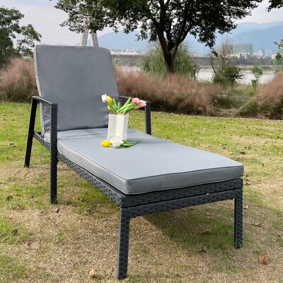 Outdoor Patio Lounge Chairs Rattan Wicker Patio Chaise Lounges Chair Patio Lounger Furniture With 5-Level Adjustable Backrest & Removable Cushioned Seating For Garden Poolside Patio Pool Beach Lounge Backyard(color different to stock photo)