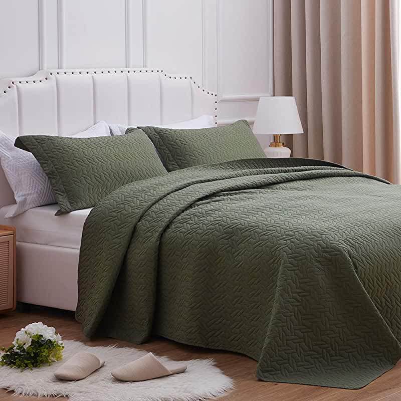 Plain Queen Green Quilt